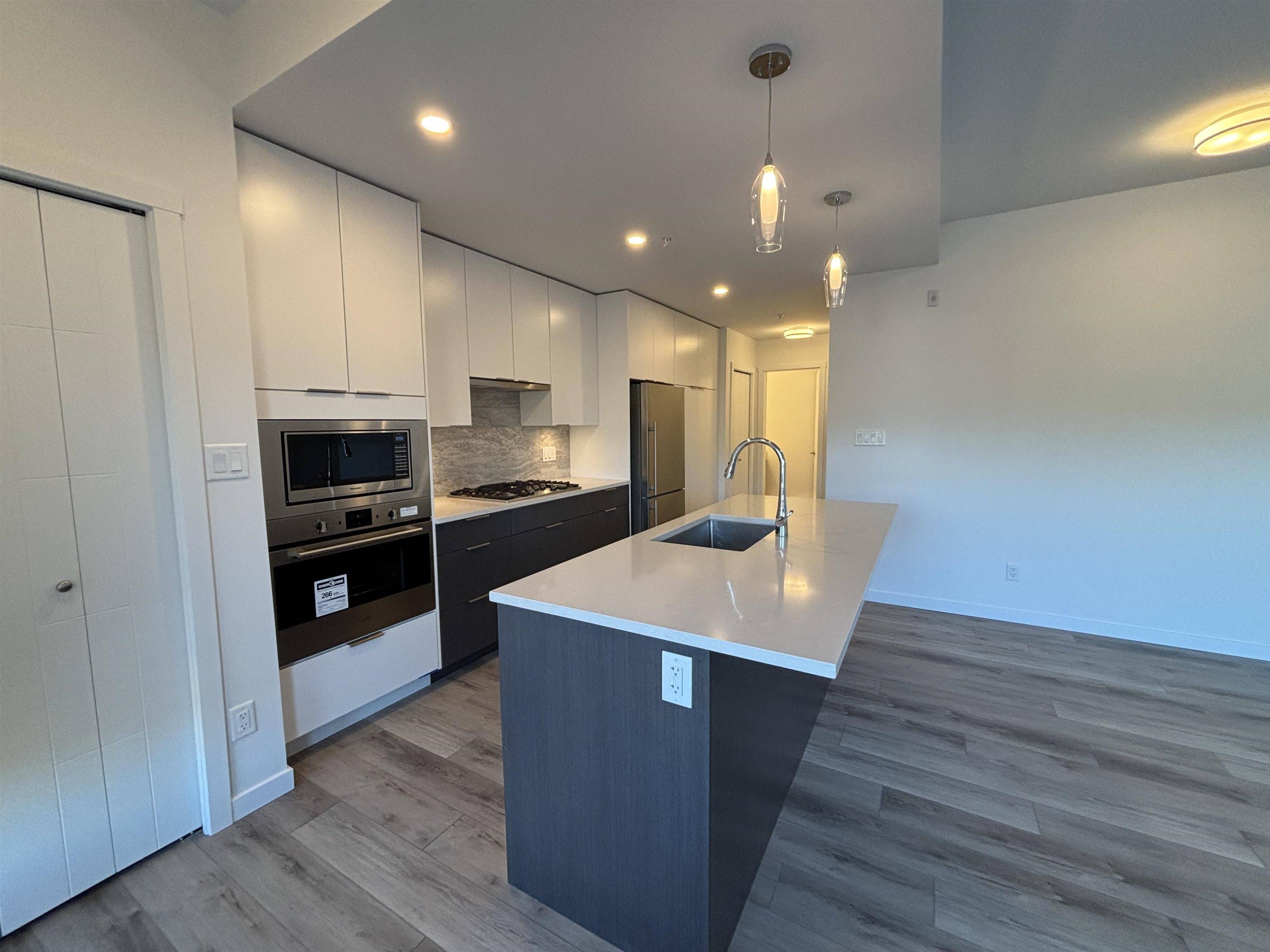 Maple Ridge, BC V2X 9J6,11639 227 ST #104