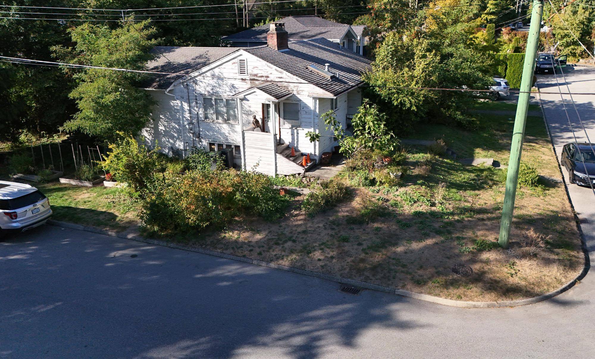 North Vancouver, BC V7P 2P6,2405 Lloyd AVE