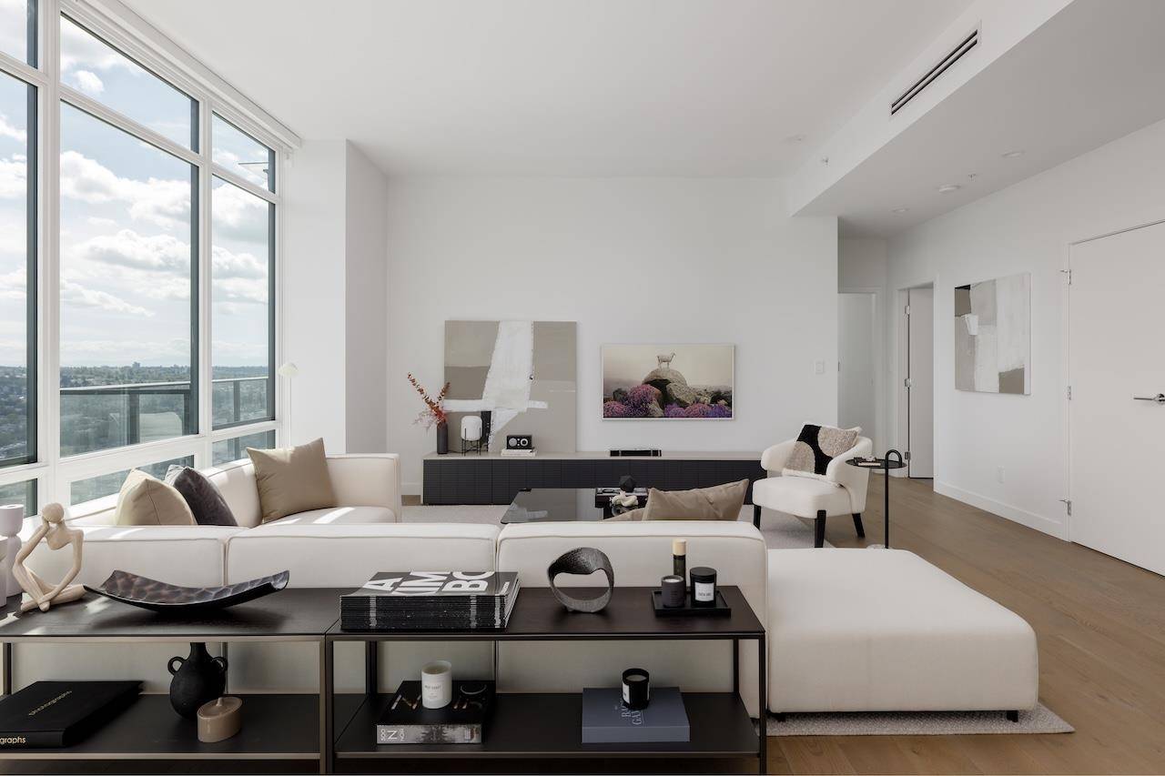 Burnaby, BC V5C 0N4,2181 Madison AVE #PH2