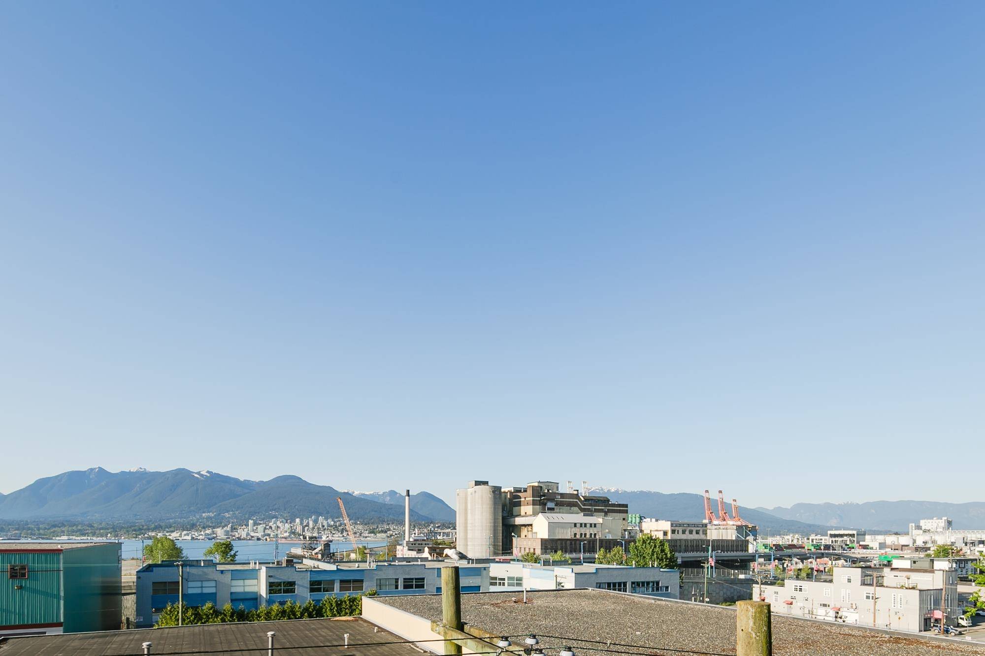 Vancouver, BC V6A 0G6,933 E Hastings ST #302