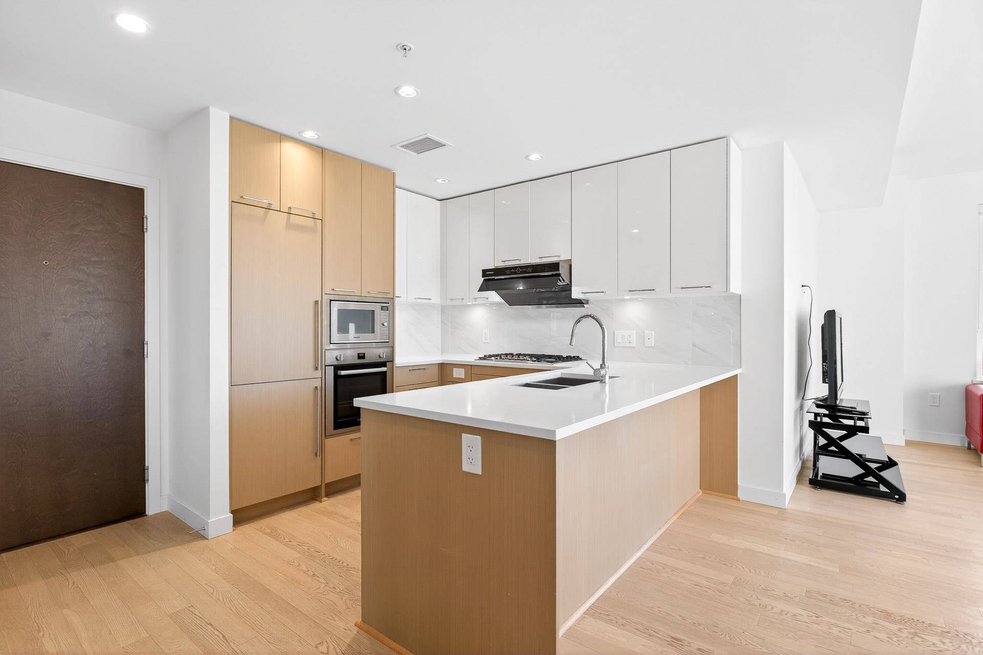 Richmond, BC V6X 0T3,4033 May DR #325