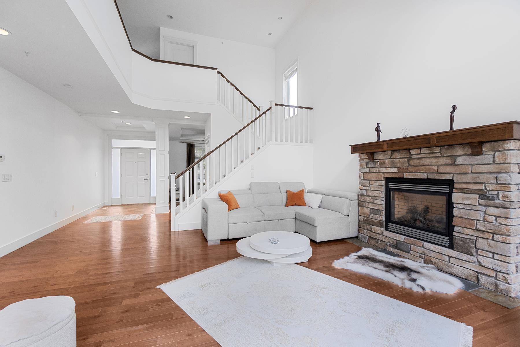 Maple Ridge, BC V2W 0B3,23953 Mcclure AVE