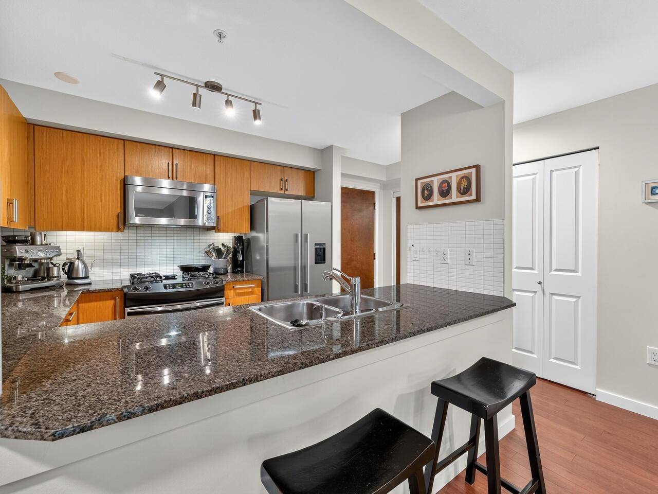 Vancouver, BC V6M 2K9,2096 W 46th AVE #206