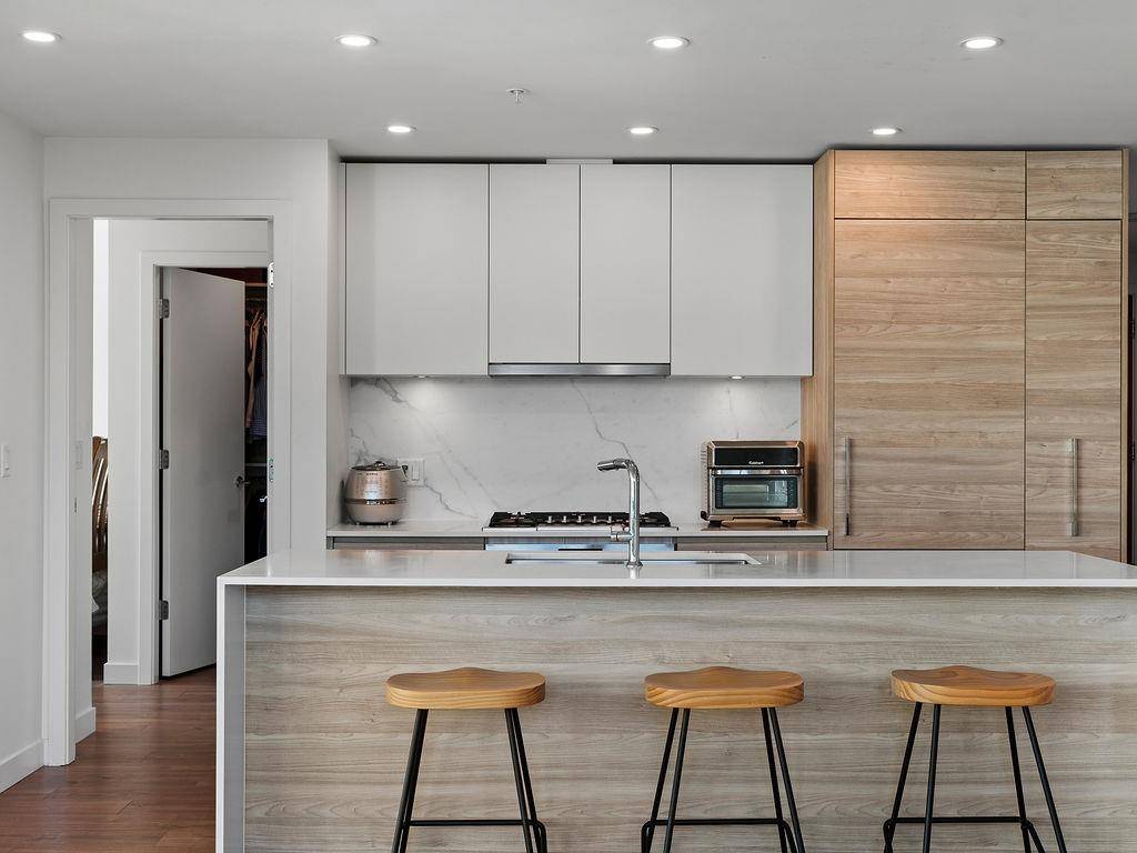 Coquitlam, BC V3K 0G6,585 Austin AVE #1003