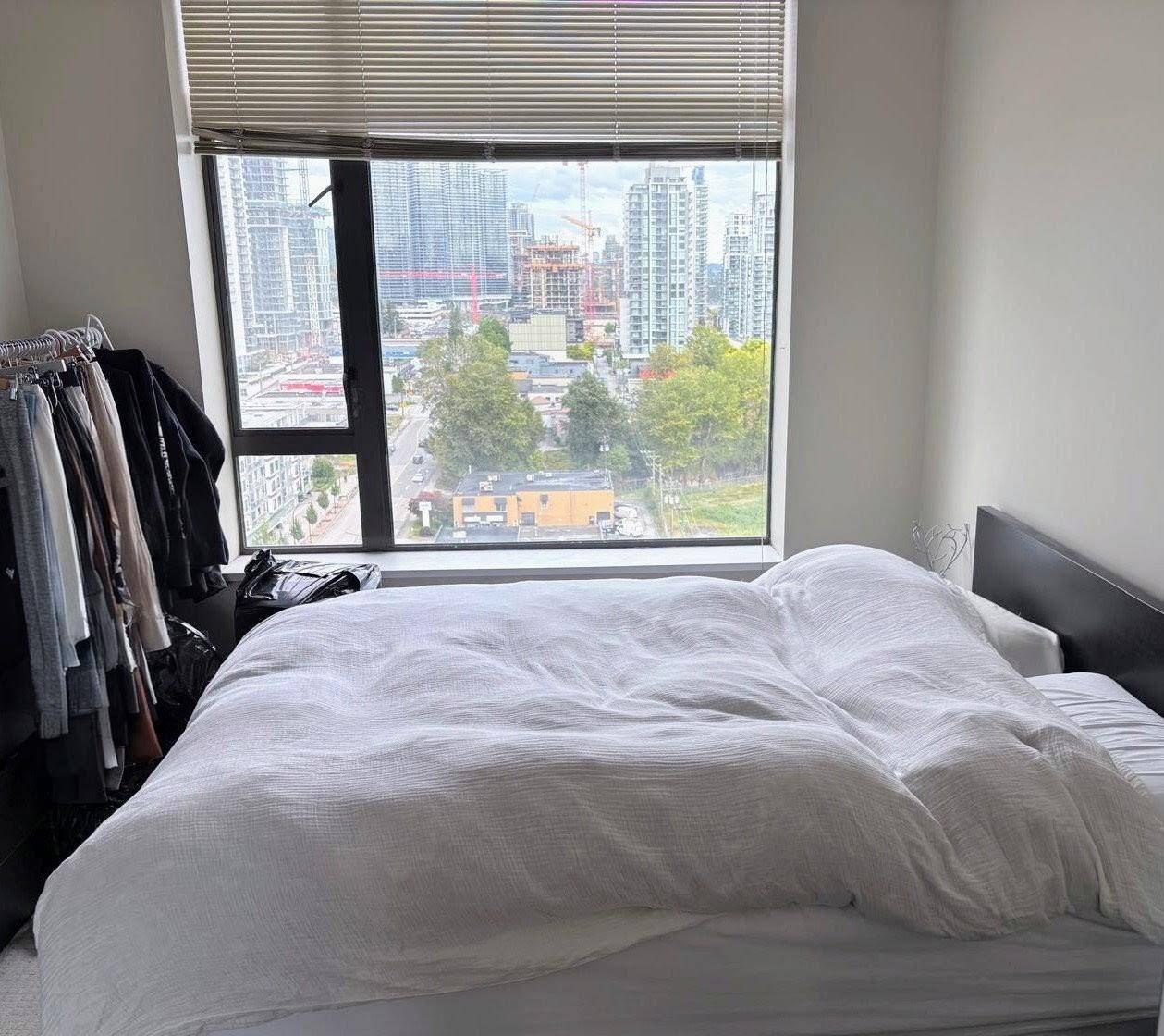 Burnaby, BC V5C 4B1,4250 Dawson ST #1703