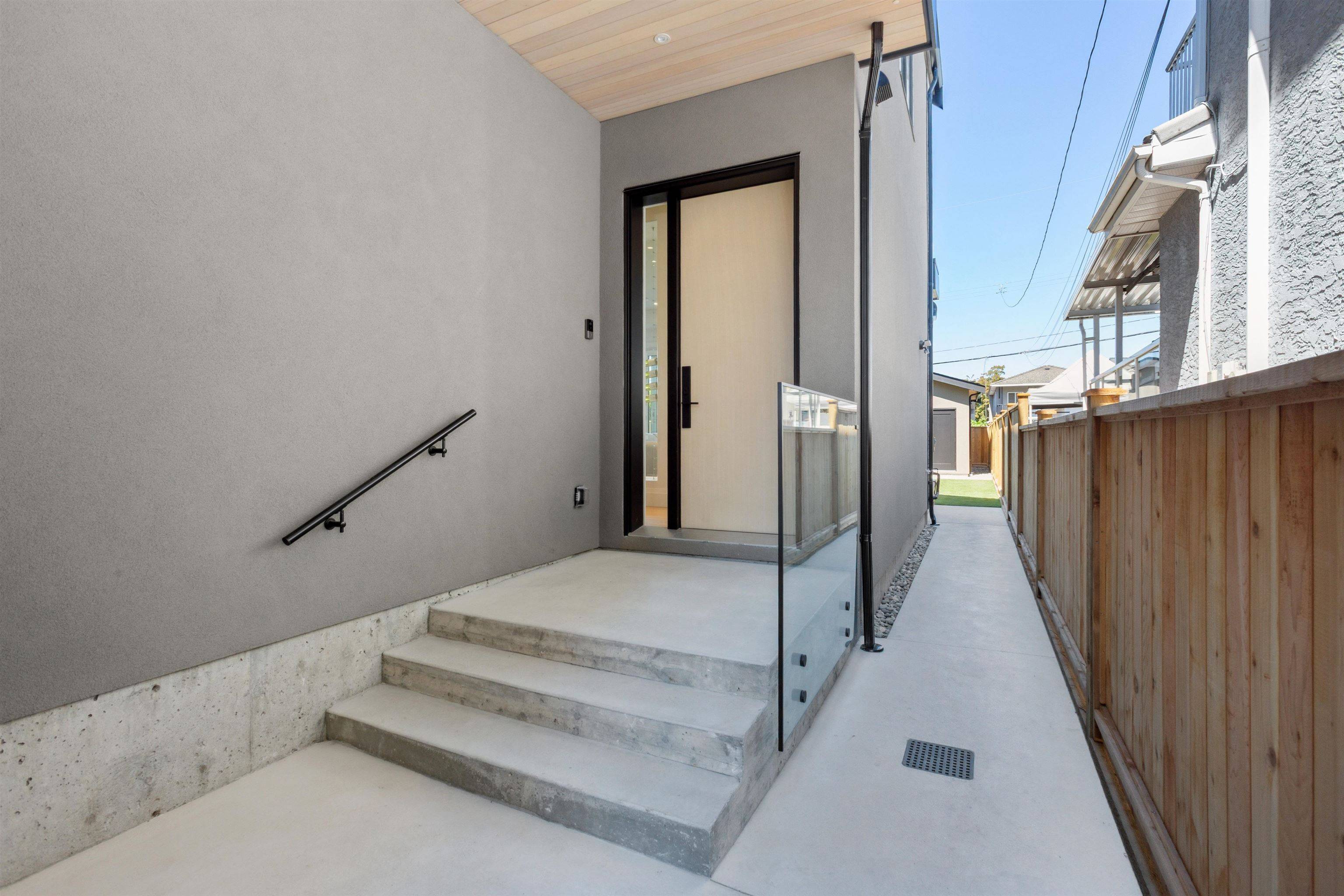 Vancouver, BC V5V 2L9,1243 E 27th AVE #2