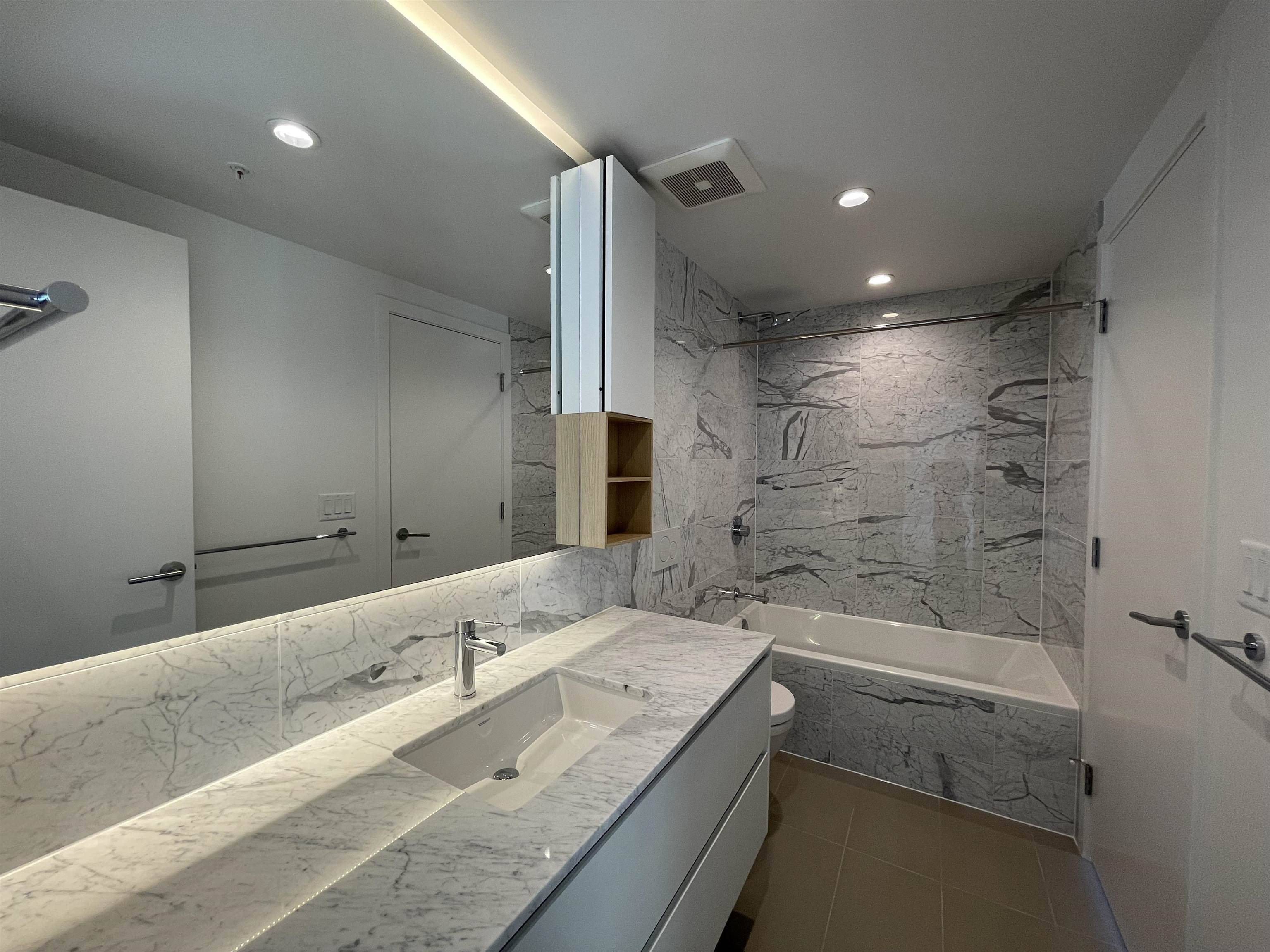 Burnaby, BC V5H 4M4,6000 Mckay AVE #1305