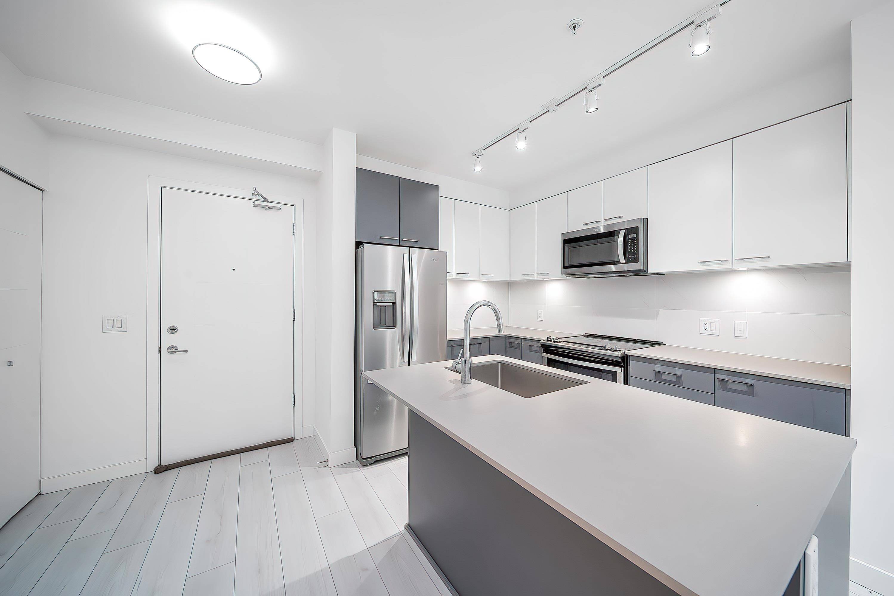 Surrey, BC V3T 0M9,13963 105 BLVD #121