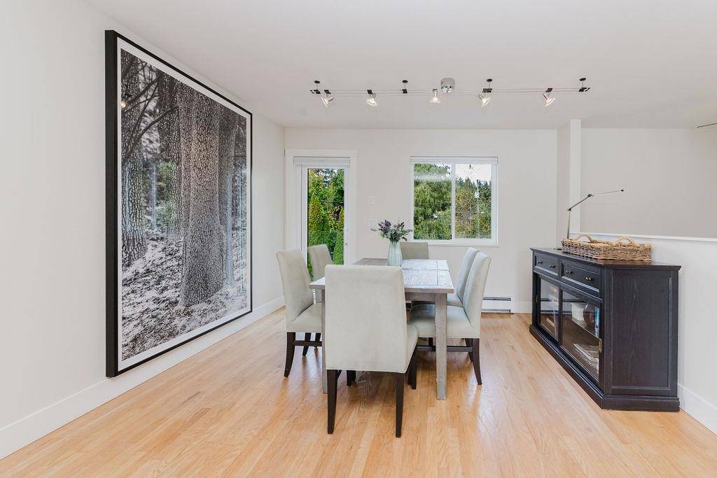 Halfmoon Bay, BC V7Z 1E8,5620 Mintie RD