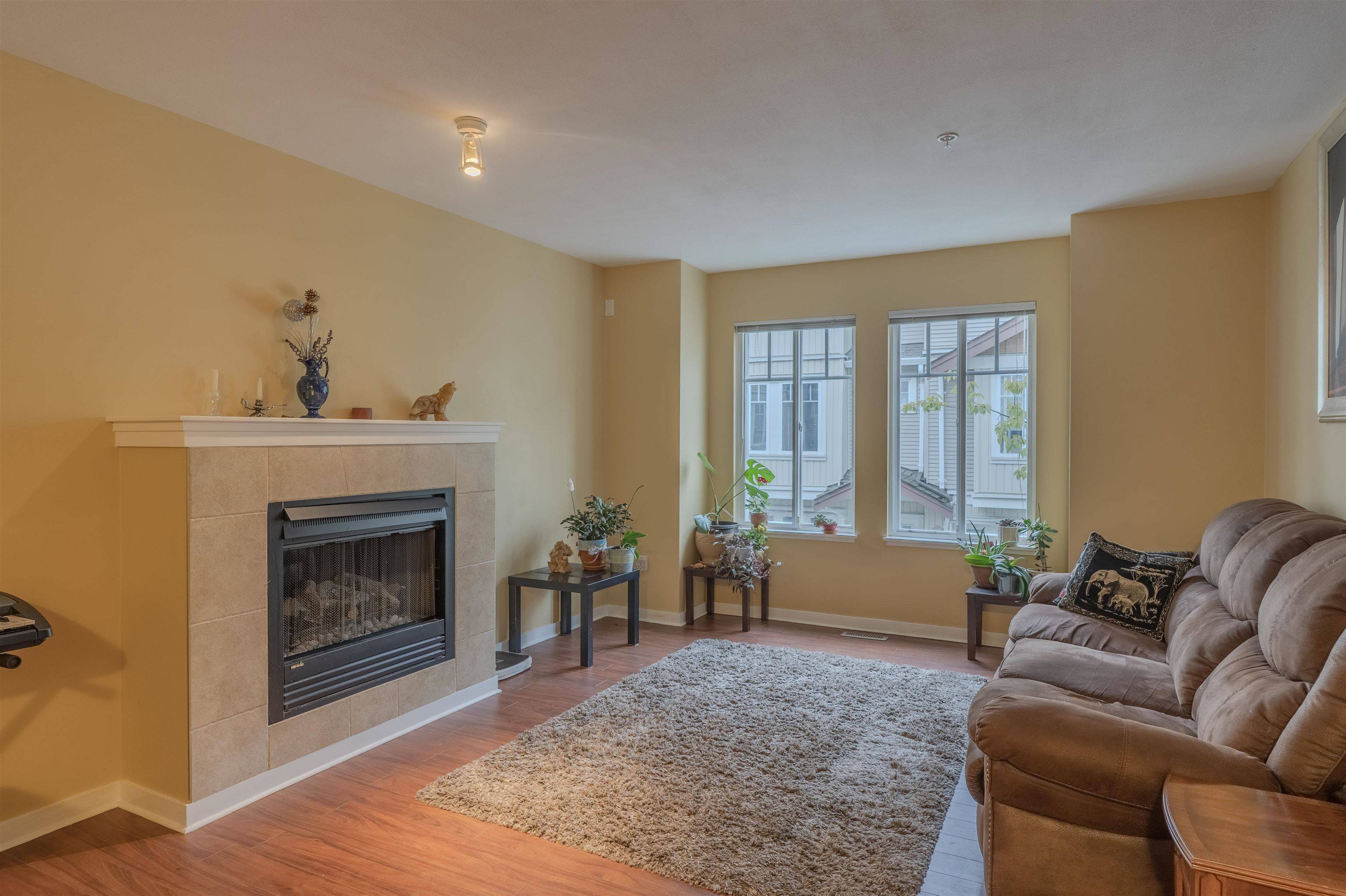 Surrey, BC V3W 1X1,12711 64 AVE #84