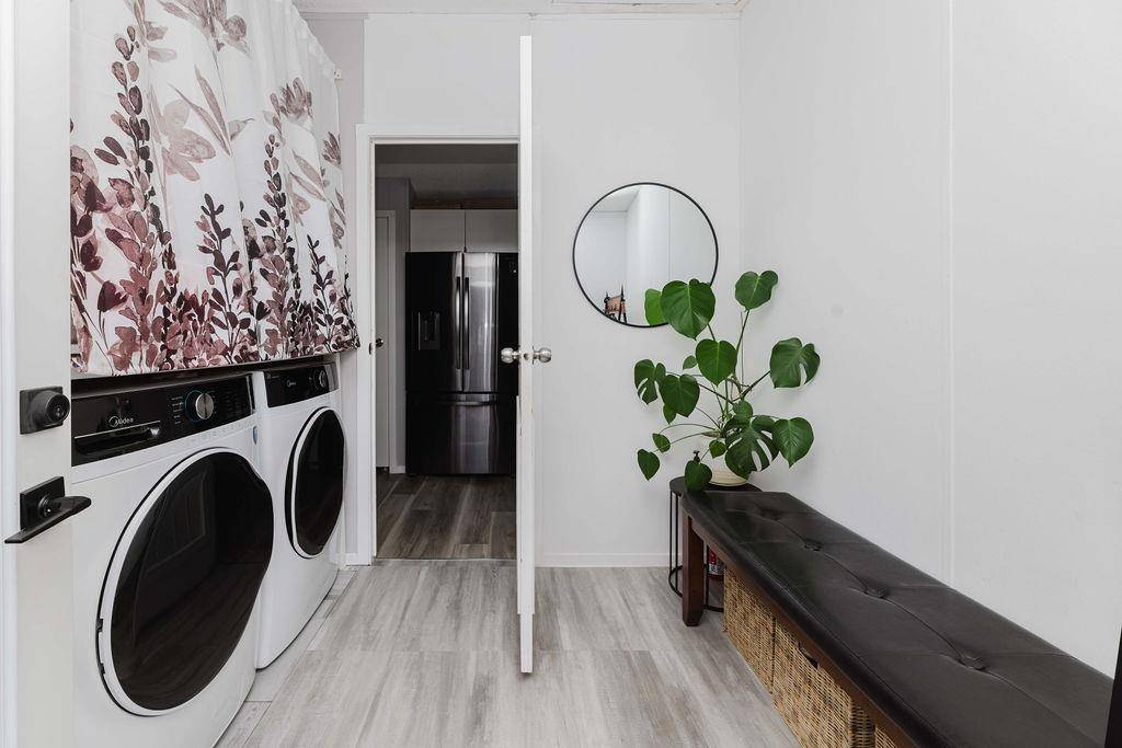 Halfmoon Bay, BC V7Z 1E9,9153 Sunshine Coast HWY