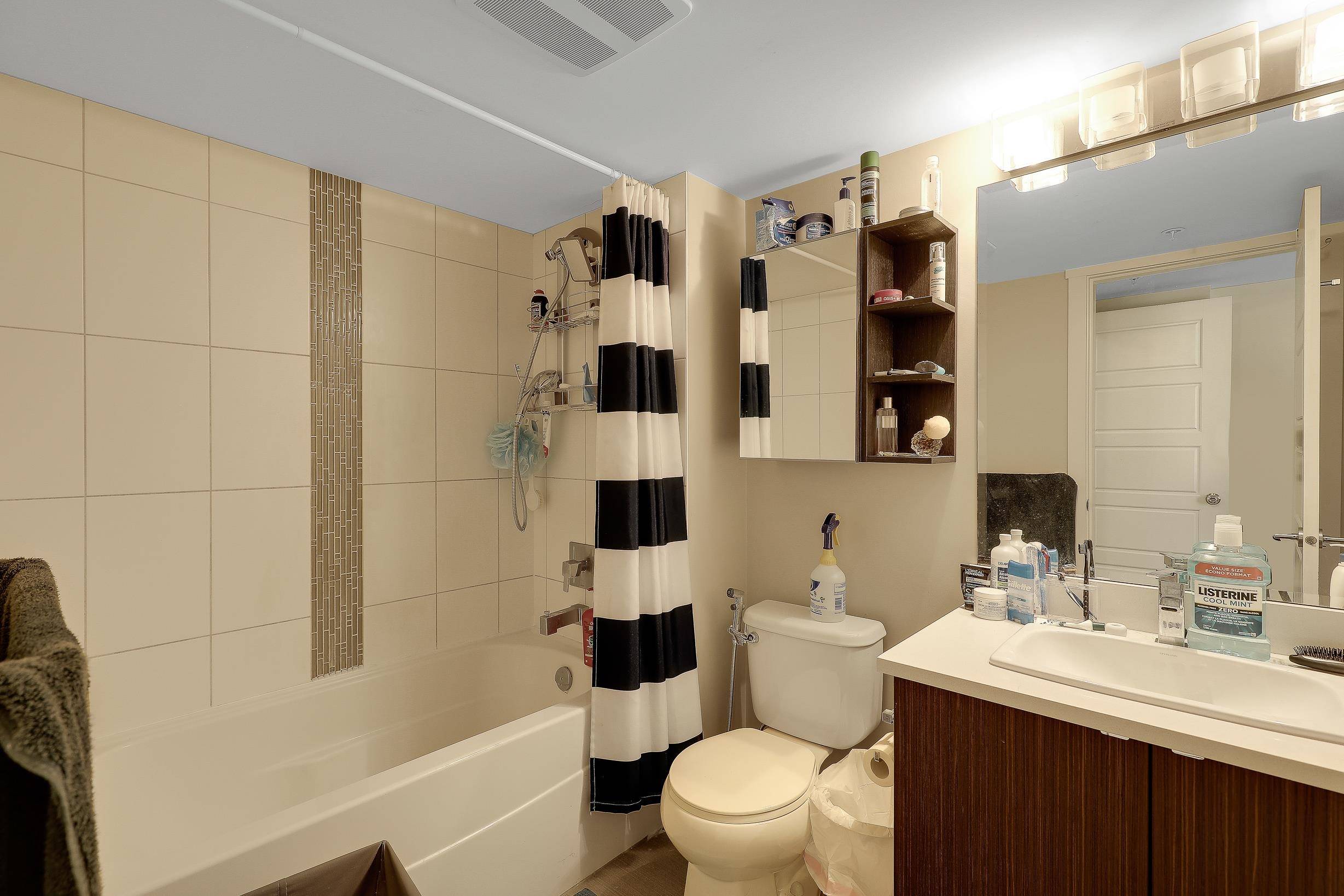 Langley, BC V3A 3X9,19936 56 AVE #209