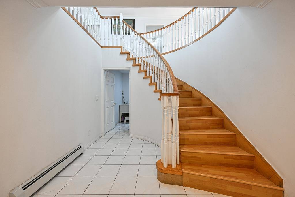 Surrey, BC V3T 3P3,9638 131 ST