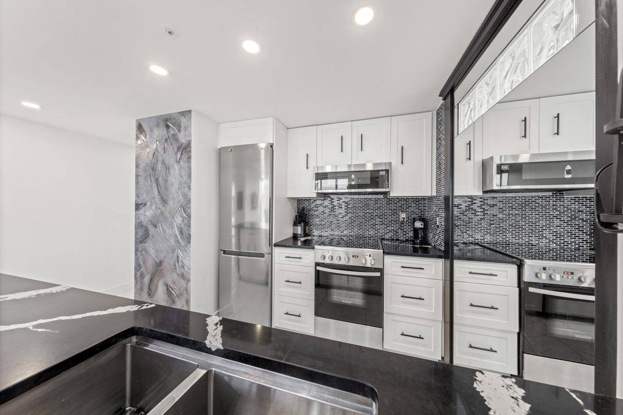 Vancouver, BC V6B 6B9,183 Keefer PL