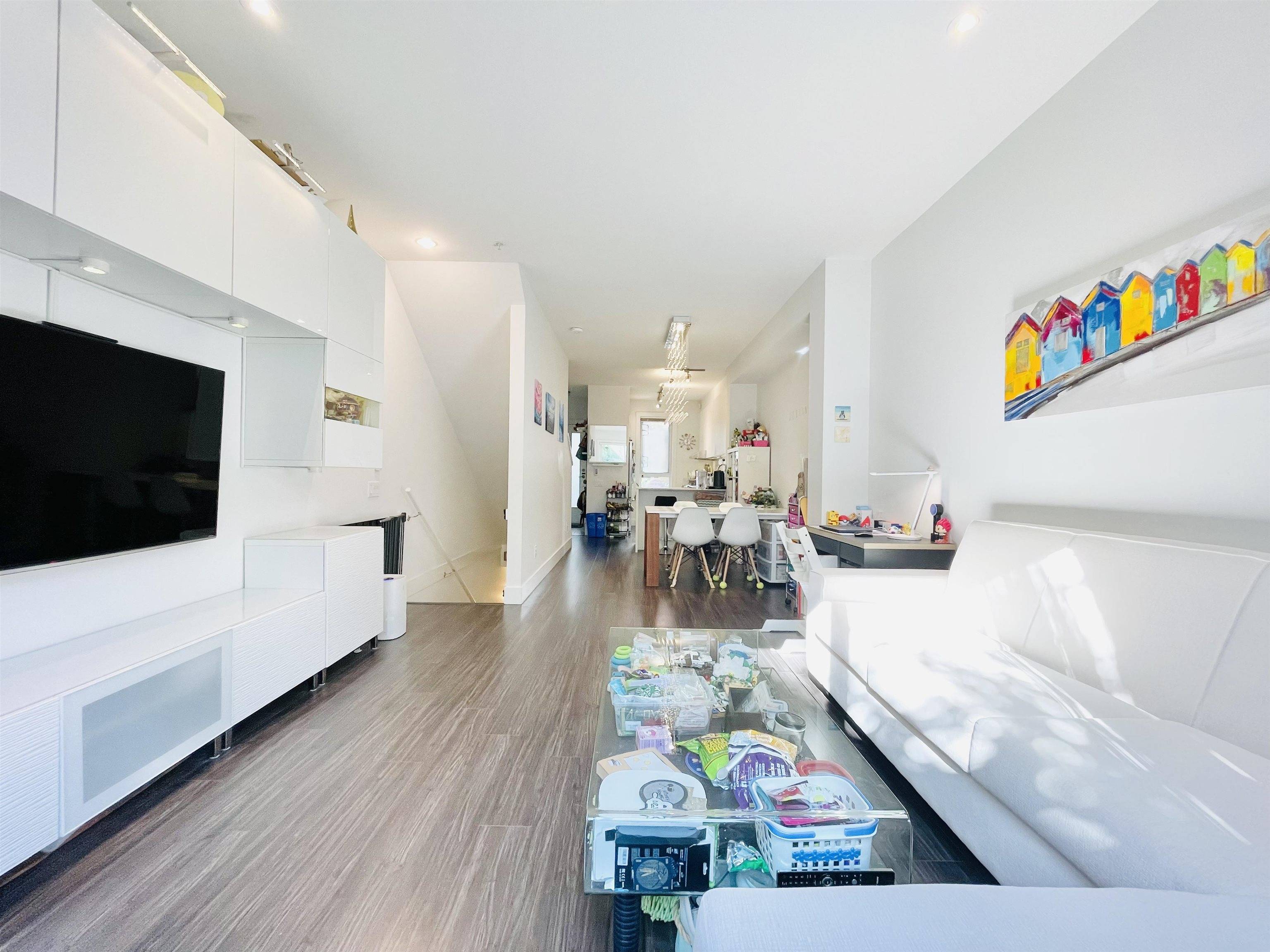 Burnaby, BC V5J 0G1,6868 Burlington AVE #35