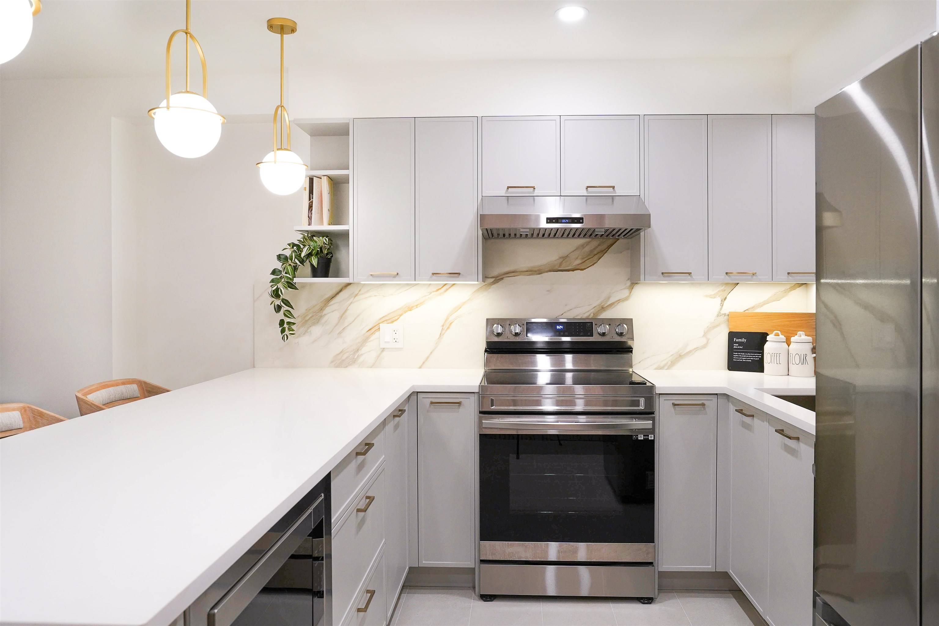 Burnaby, BC V5B 3M5,2078 Springer AVE