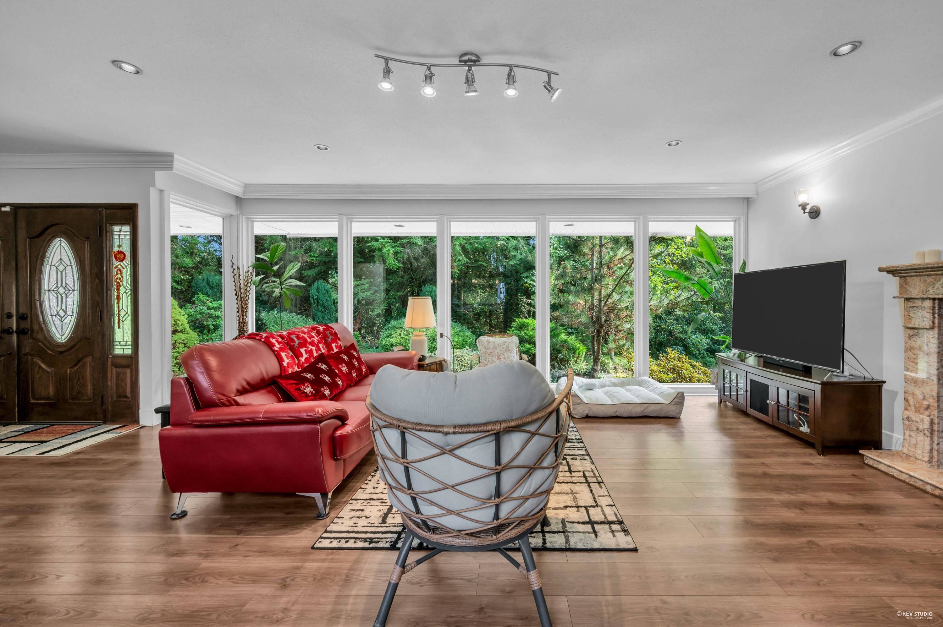 West Vancouver, BC V7S 1J1,341 Rabbit LN