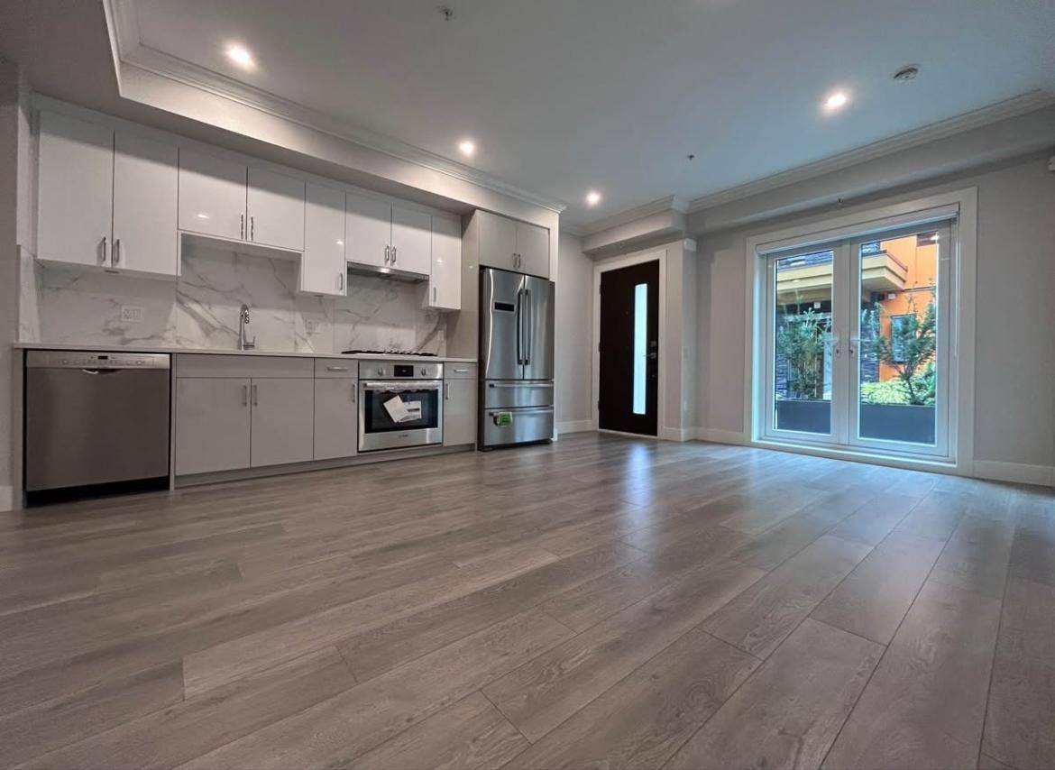 Vancouver, BC V6P 4A4,7567 Oak ST #38