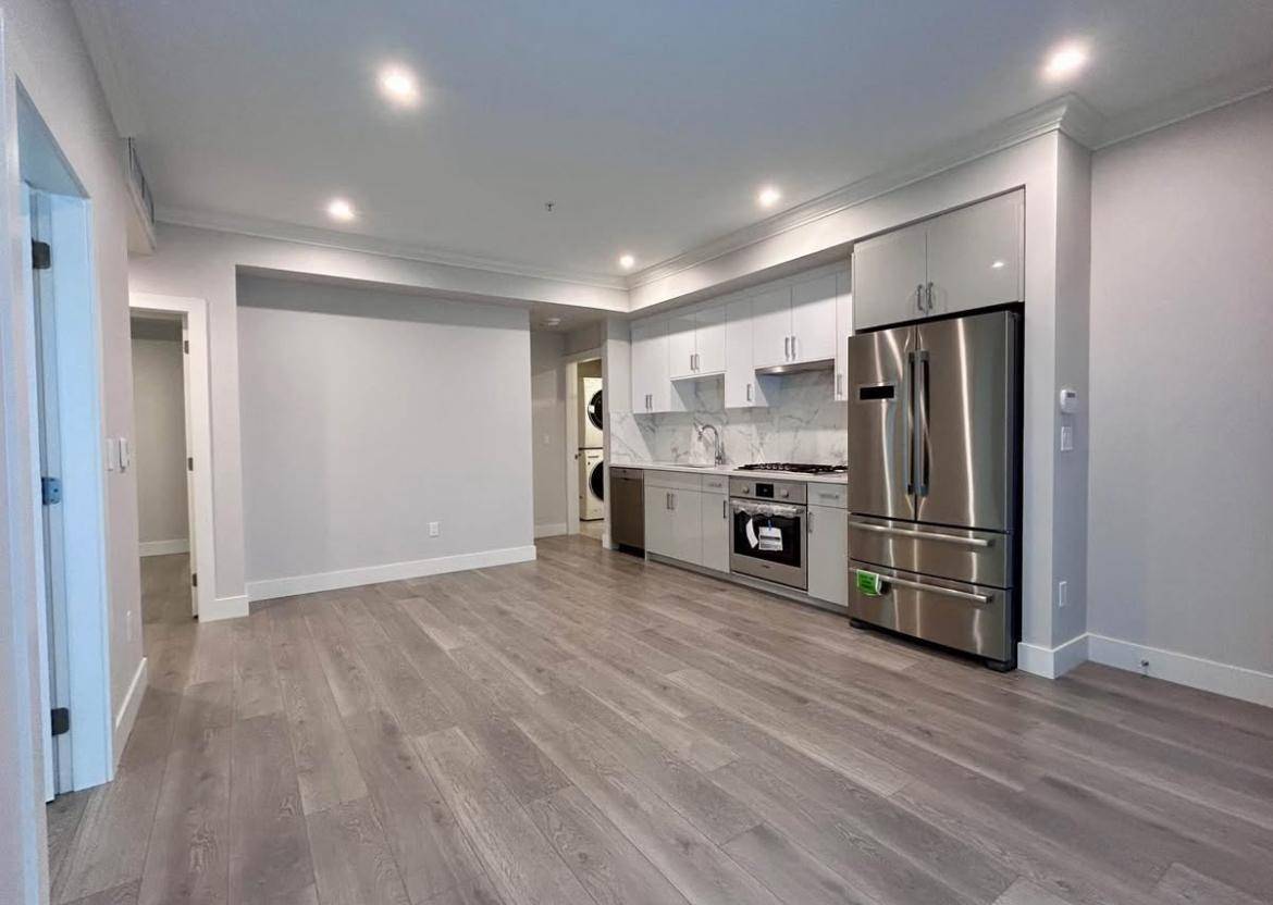 Vancouver, BC V6P 4A4,7567 Oak ST #38