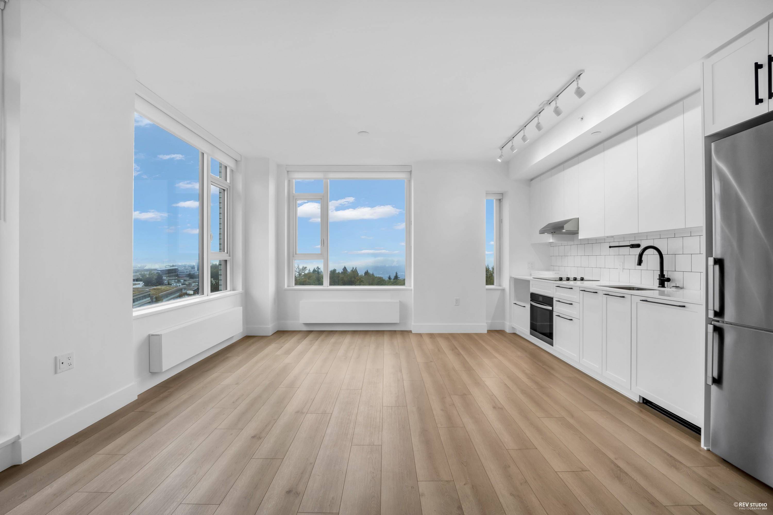 Burnaby, BC V5A 0G9,8750 University CRES #802