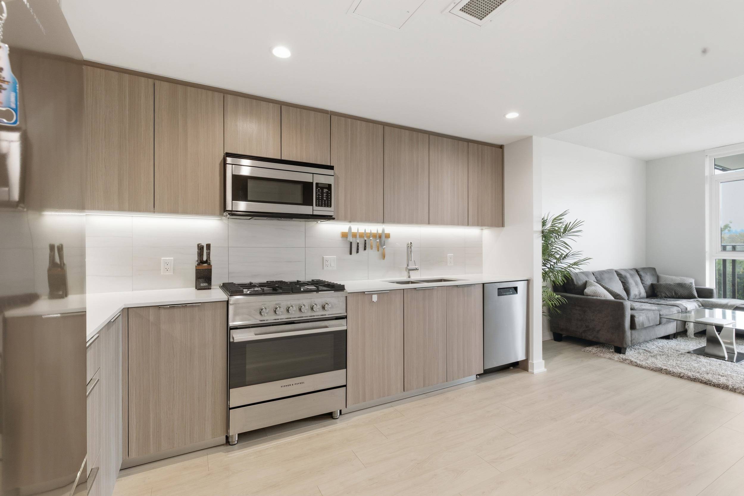 North Vancouver, BC V7J 0E2,1401 Hunter ST #602