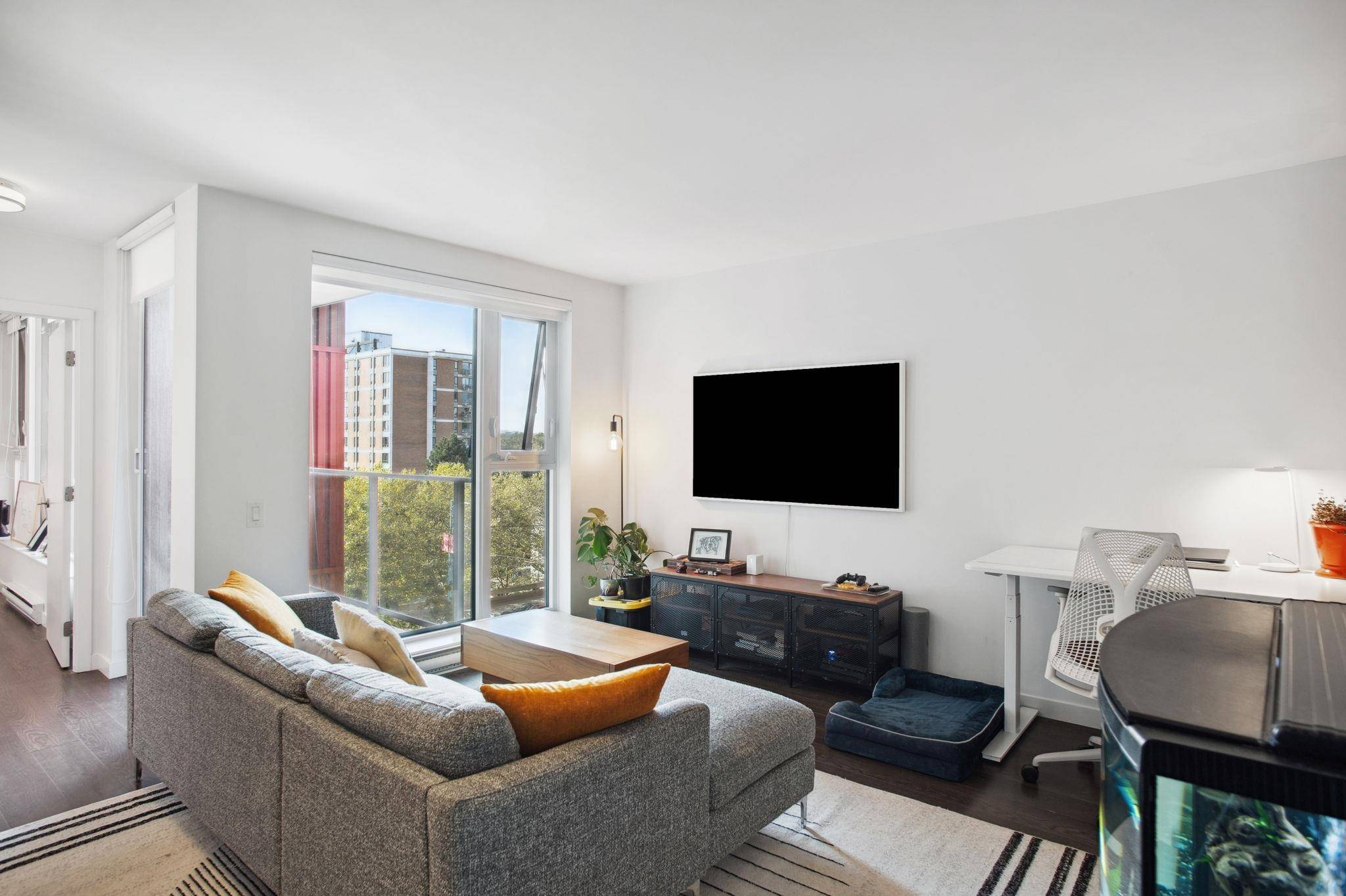 Vancouver, BC V6A 0G9,983 E Hastings ST #501