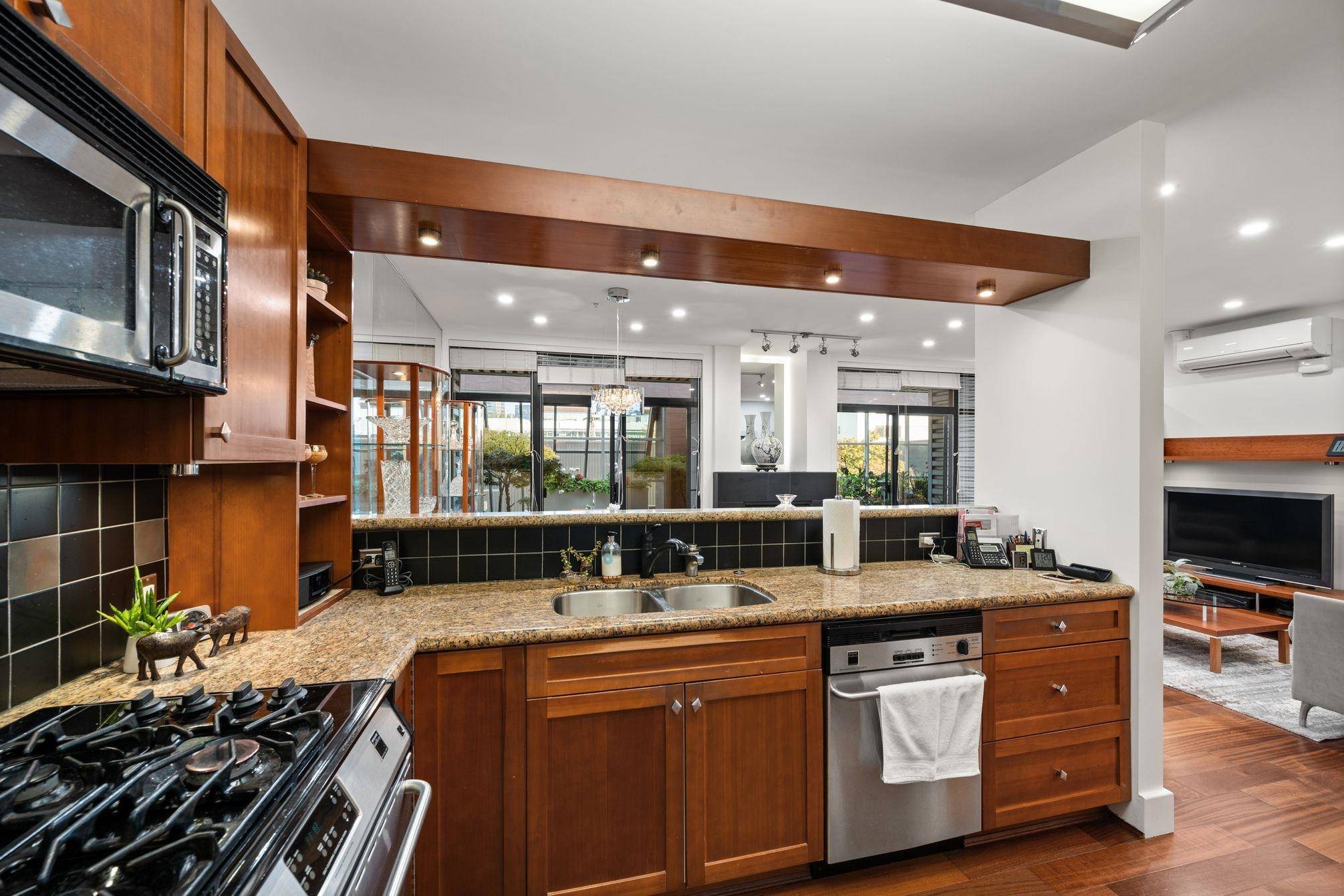 Vancouver, BC V6J 1H6,1750 W 2nd AVE #202