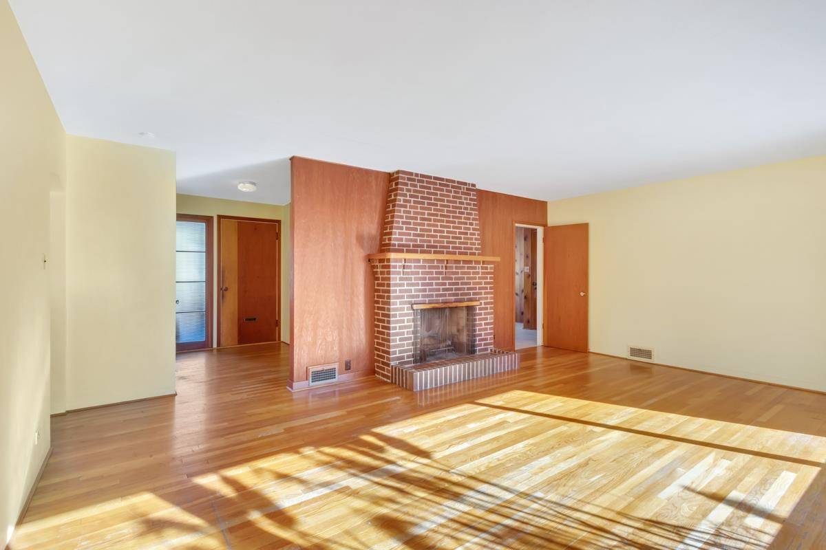 West Vancouver, BC V7V 1H6,4386 Erwin DR