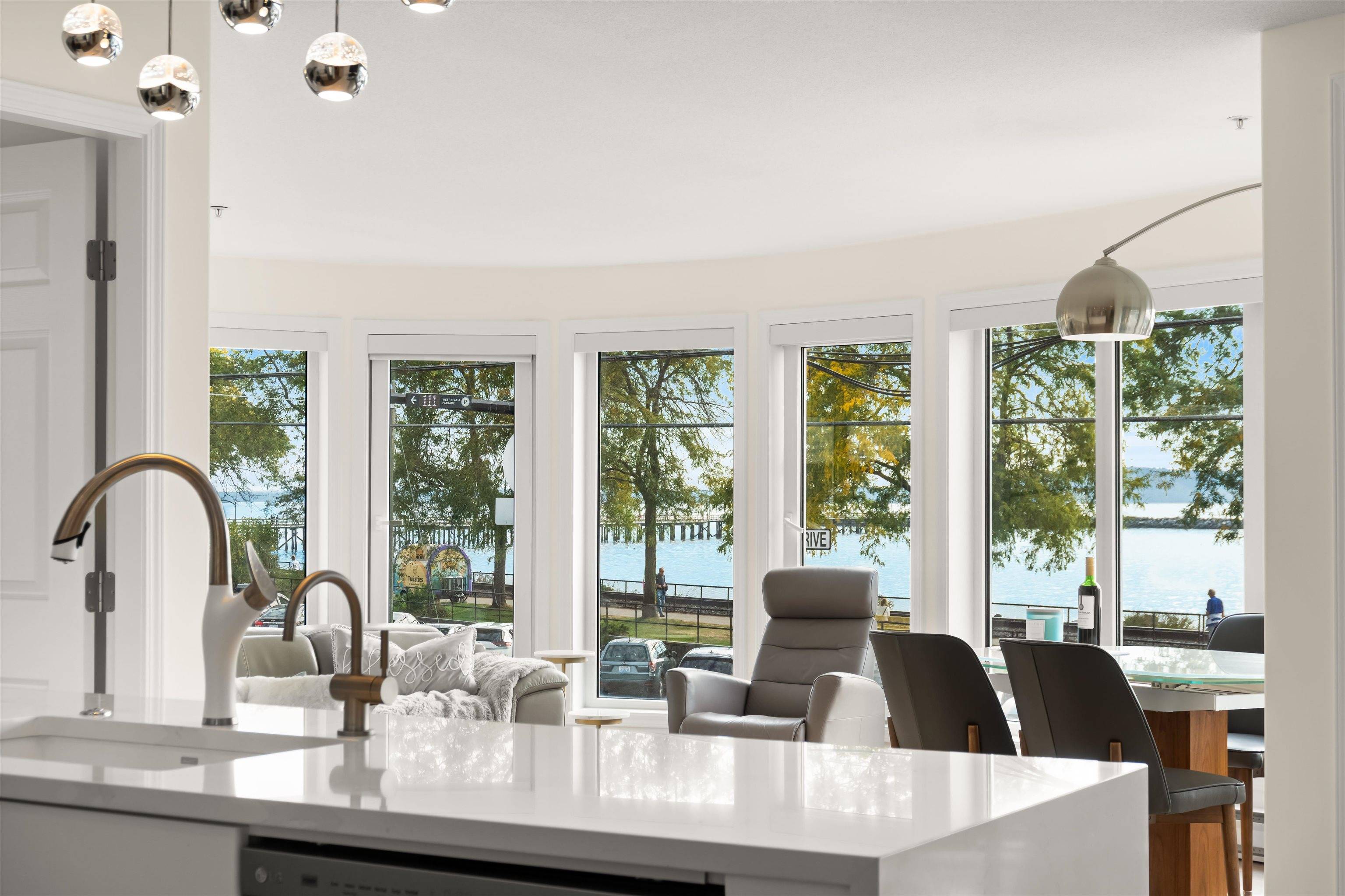 White Rock, BC V4B 3T4,1119 Vidal ST #206