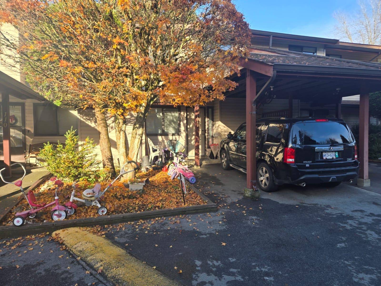 Surrey, BC V3W 7E6,13880 74 AVE #111