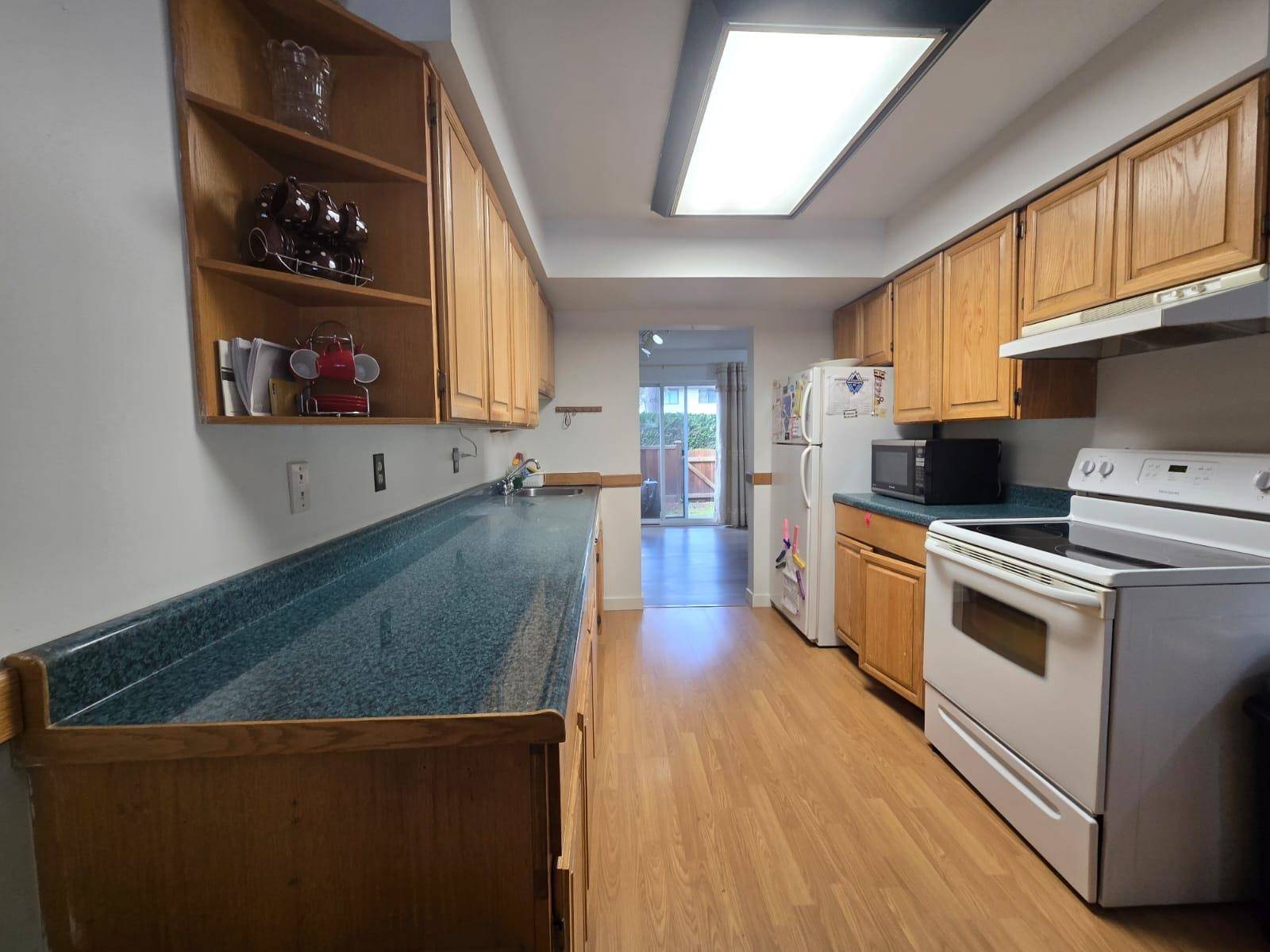 Surrey, BC V3W 7E6,13880 74 AVE #111