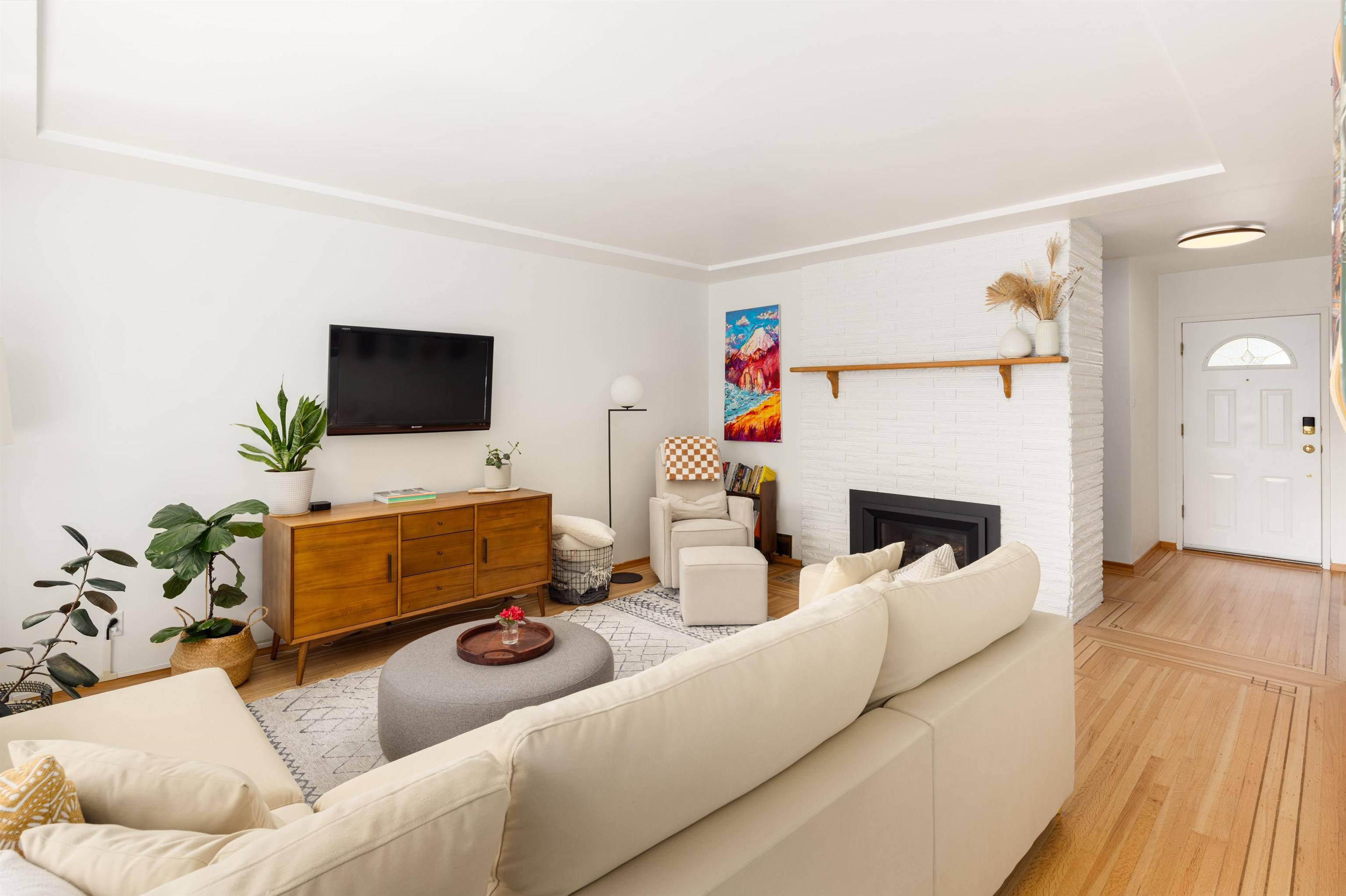 North Vancouver, BC V7L 1N7,1231 Cloverley ST