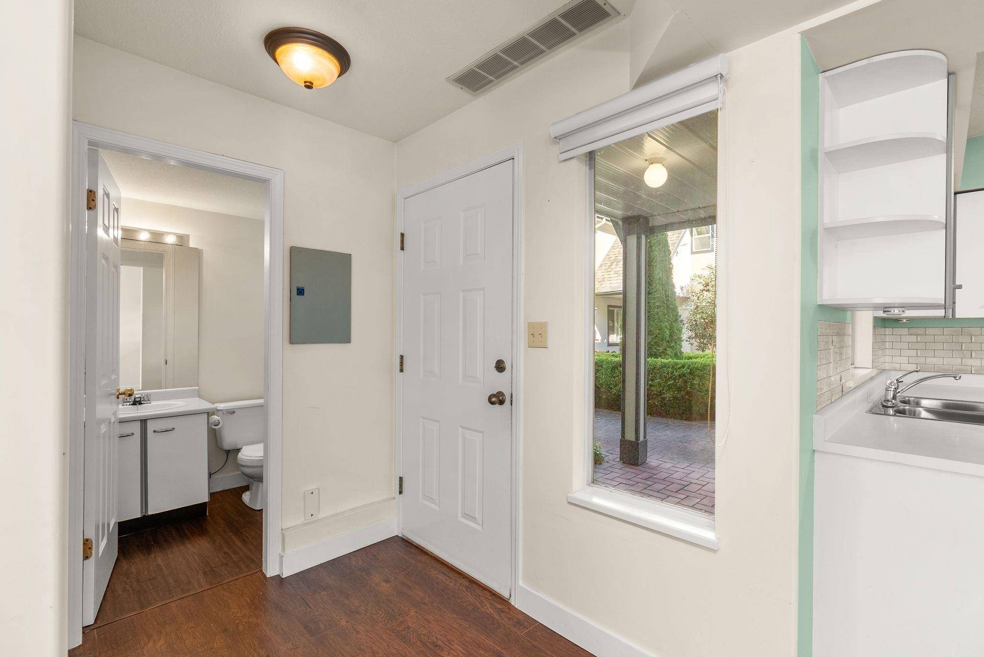 Ladner, BC V4K 1V3,4890 48 AVE #5