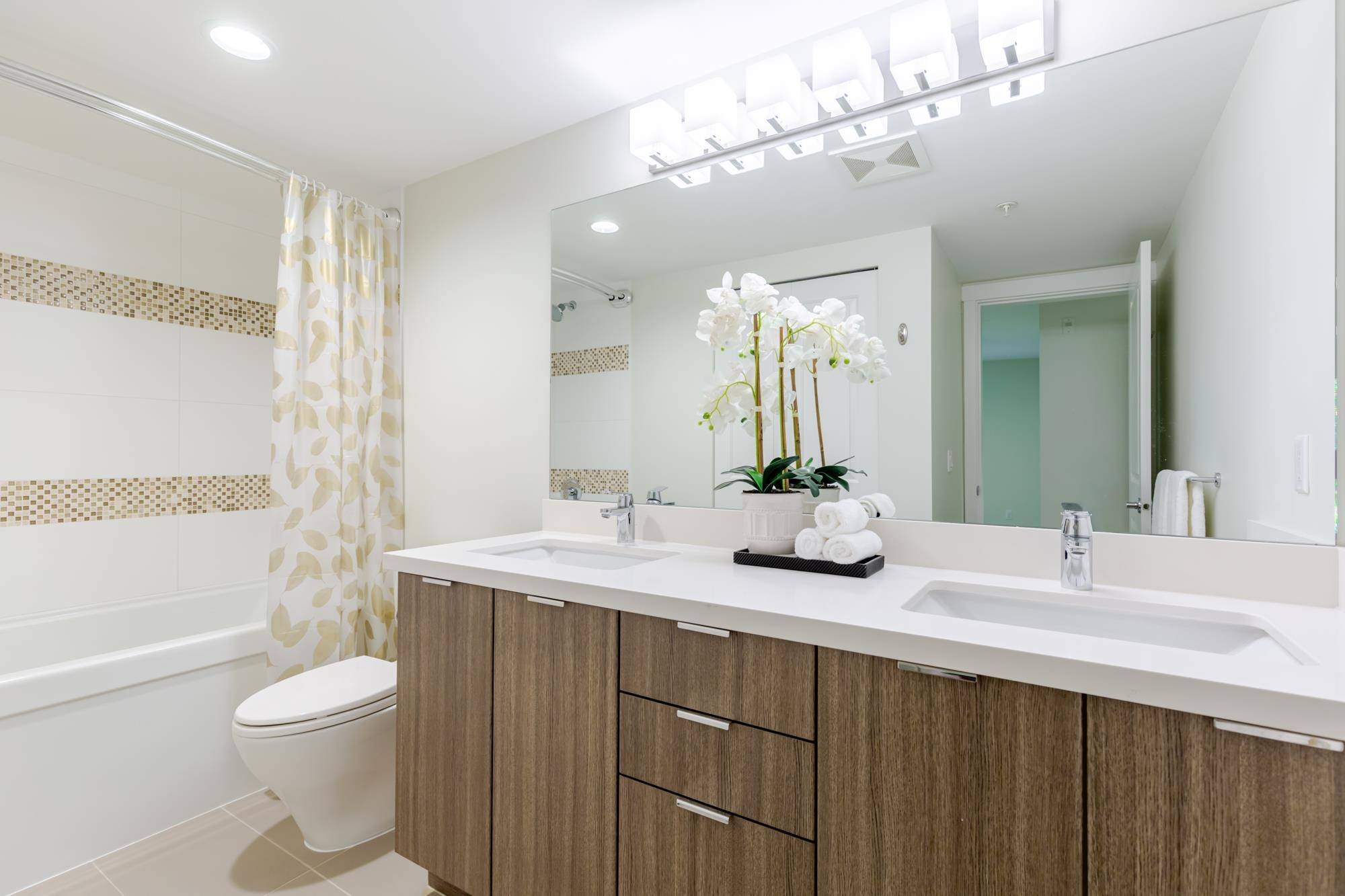 Surrey, BC V3Z 0L3,3323 151 ST #217