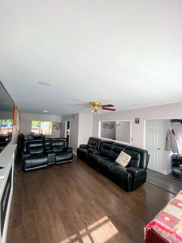 Surrey, BC V3T 2Y6,9864 128 ST