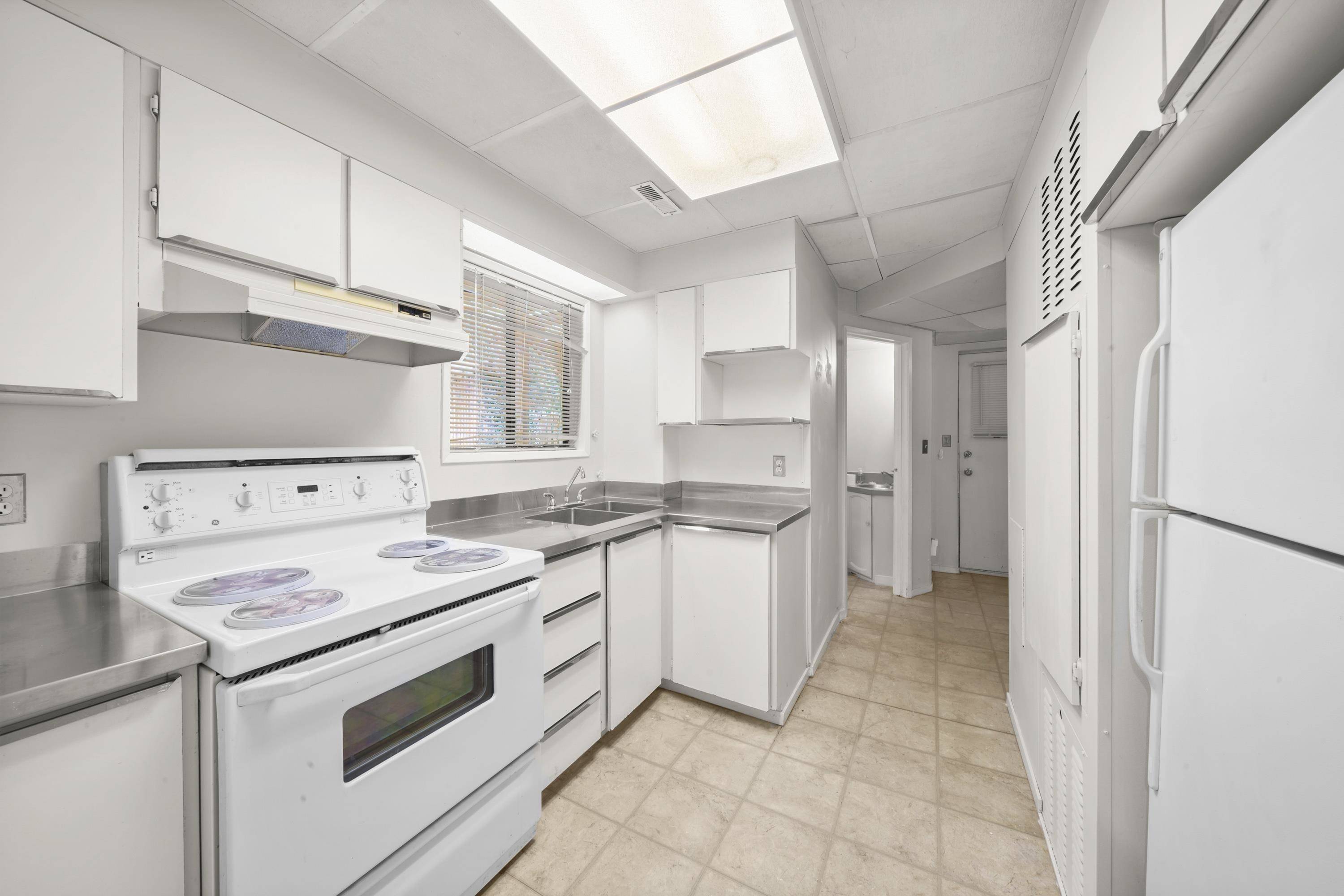 Pitt Meadows, BC V3Y 1L5,19575 Hammond RD