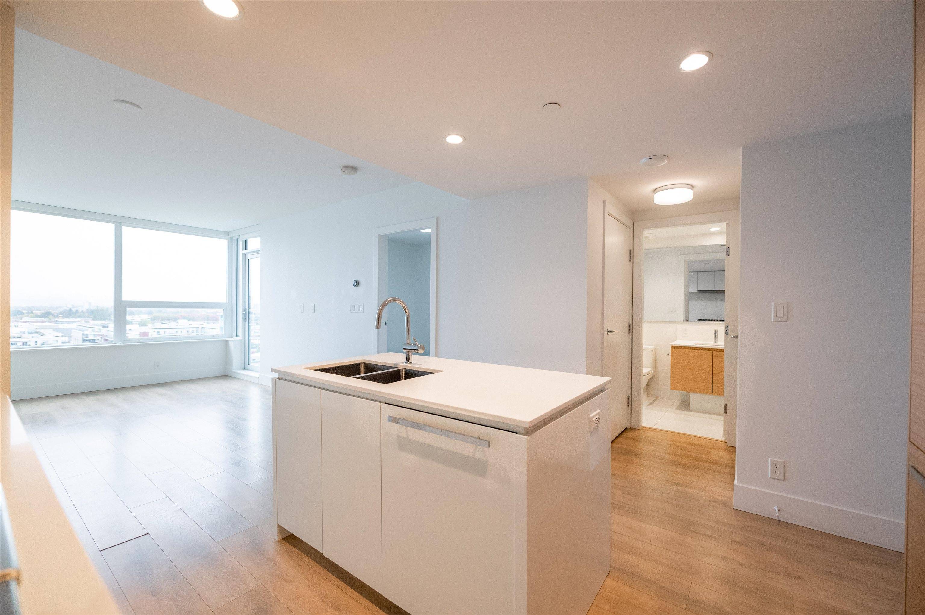 Richmond, BC V7C 0C7,5508 Hollybridge WAY #1410