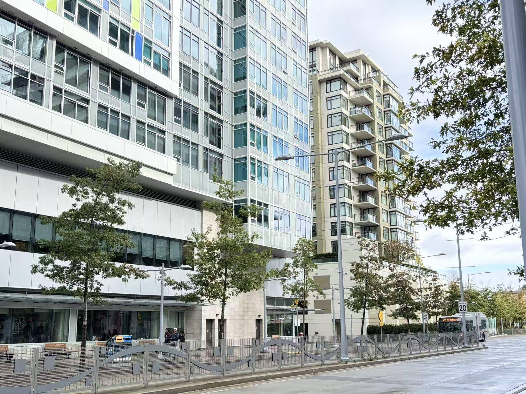 Richmond, BC V6Y 0L5,6320 No. 3 RD #809