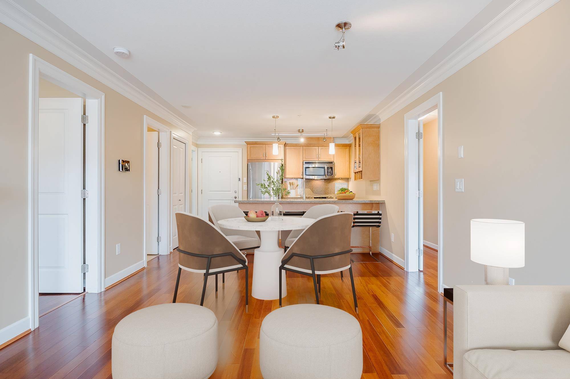 White Rock, BC V4B 2G2,15357 Roper AVE #305