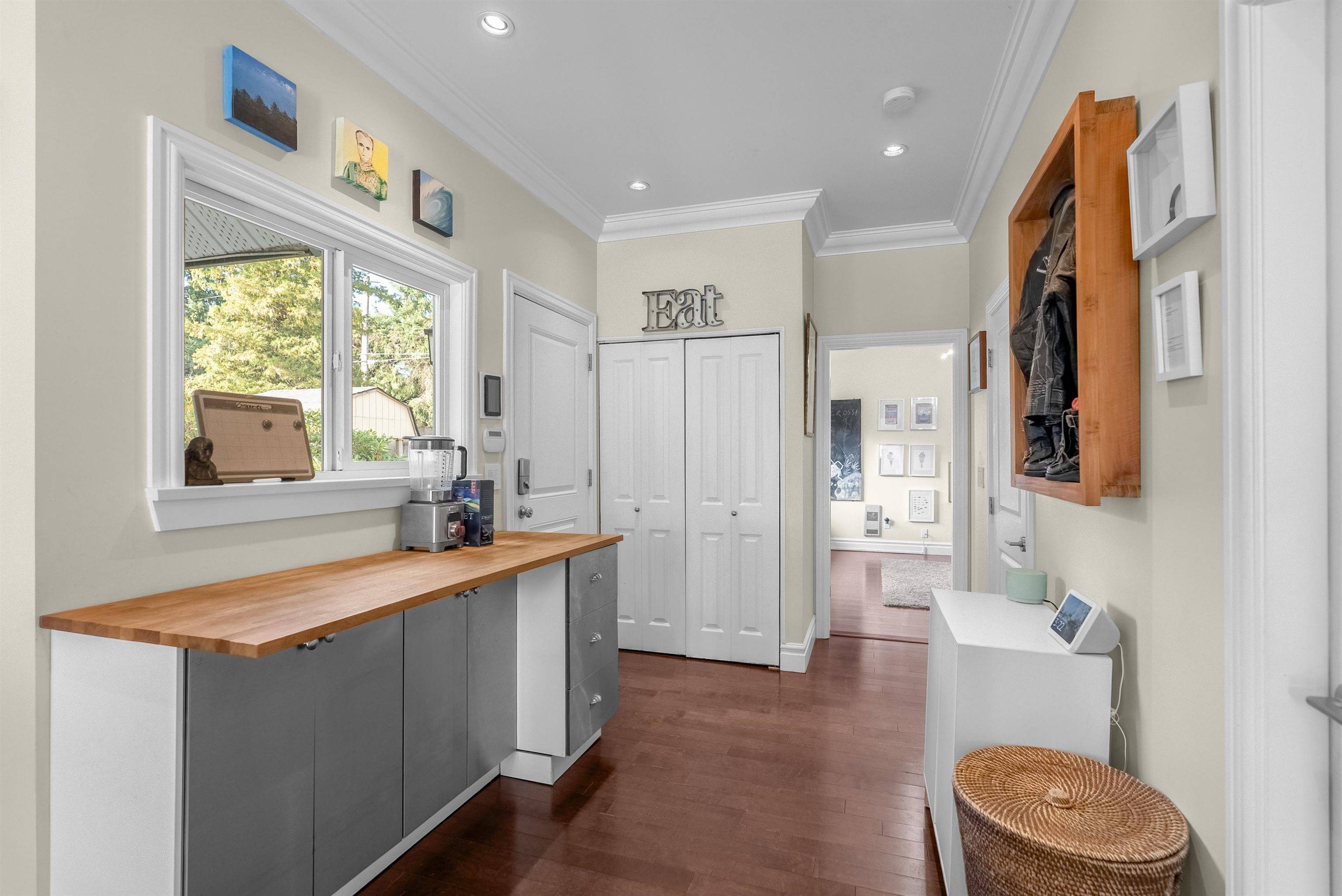 North Vancouver, BC V7L 3E8,324 E 24th ST