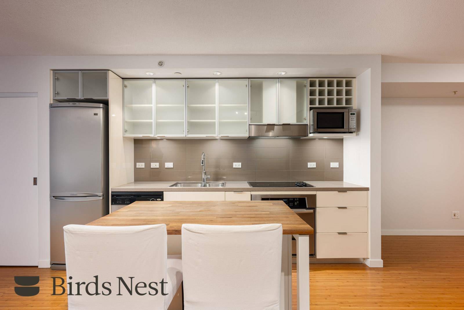 Vancouver, BC V6A 0B2,168 Powell ST #605