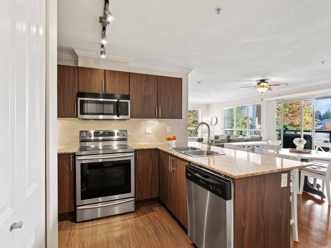 Langley, BC V2Y 3K1,8929 202 ST #B203