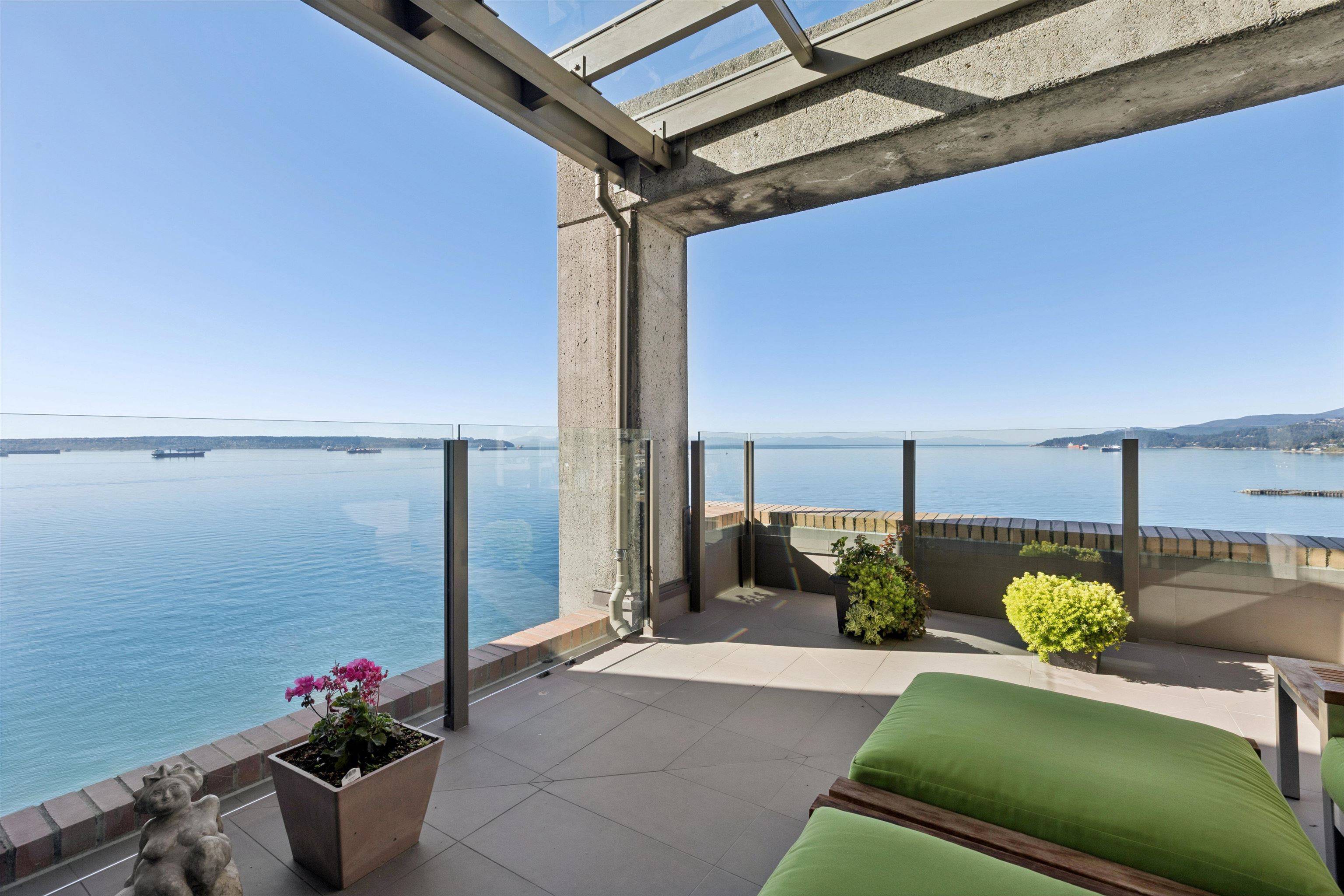 West Vancouver, BC V7V 1C6,2250 Bellevue AVE #9