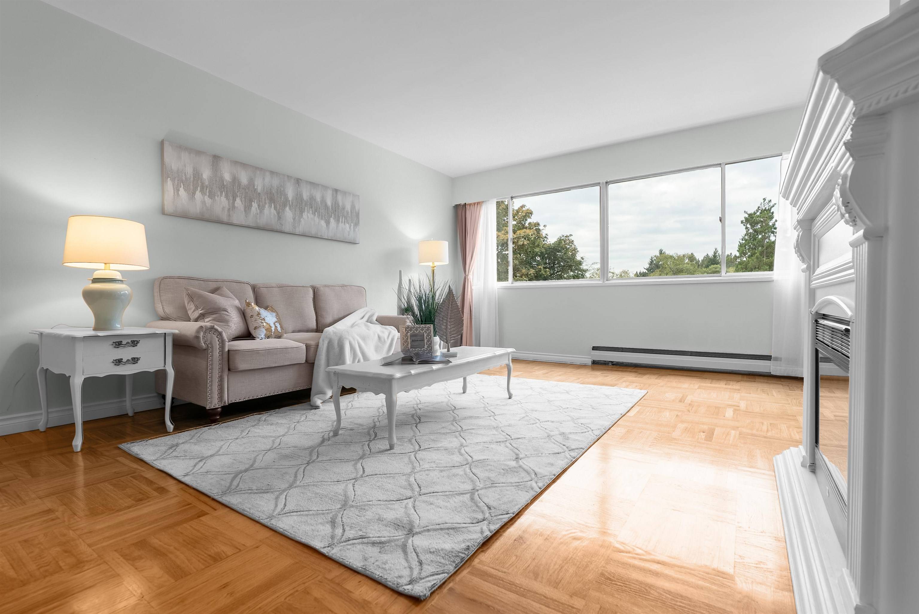 West Vancouver, BC V7V 1R8,1750 Esquimalt AVE #402