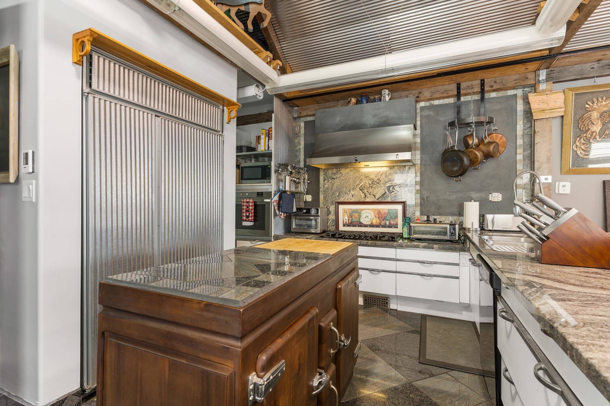 Port Coquitlam, BC V3B 1X6,1867 Salisbury AVE