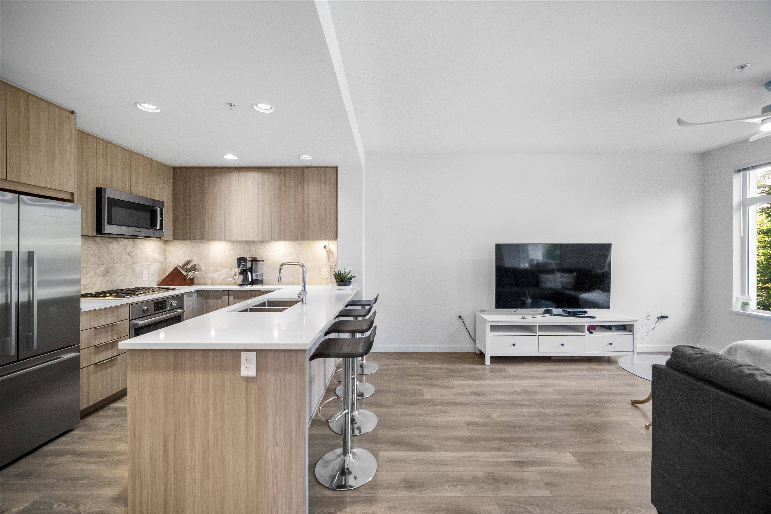 Vancouver, BC V5S 0G2,3289 Riverwalk AVE #214