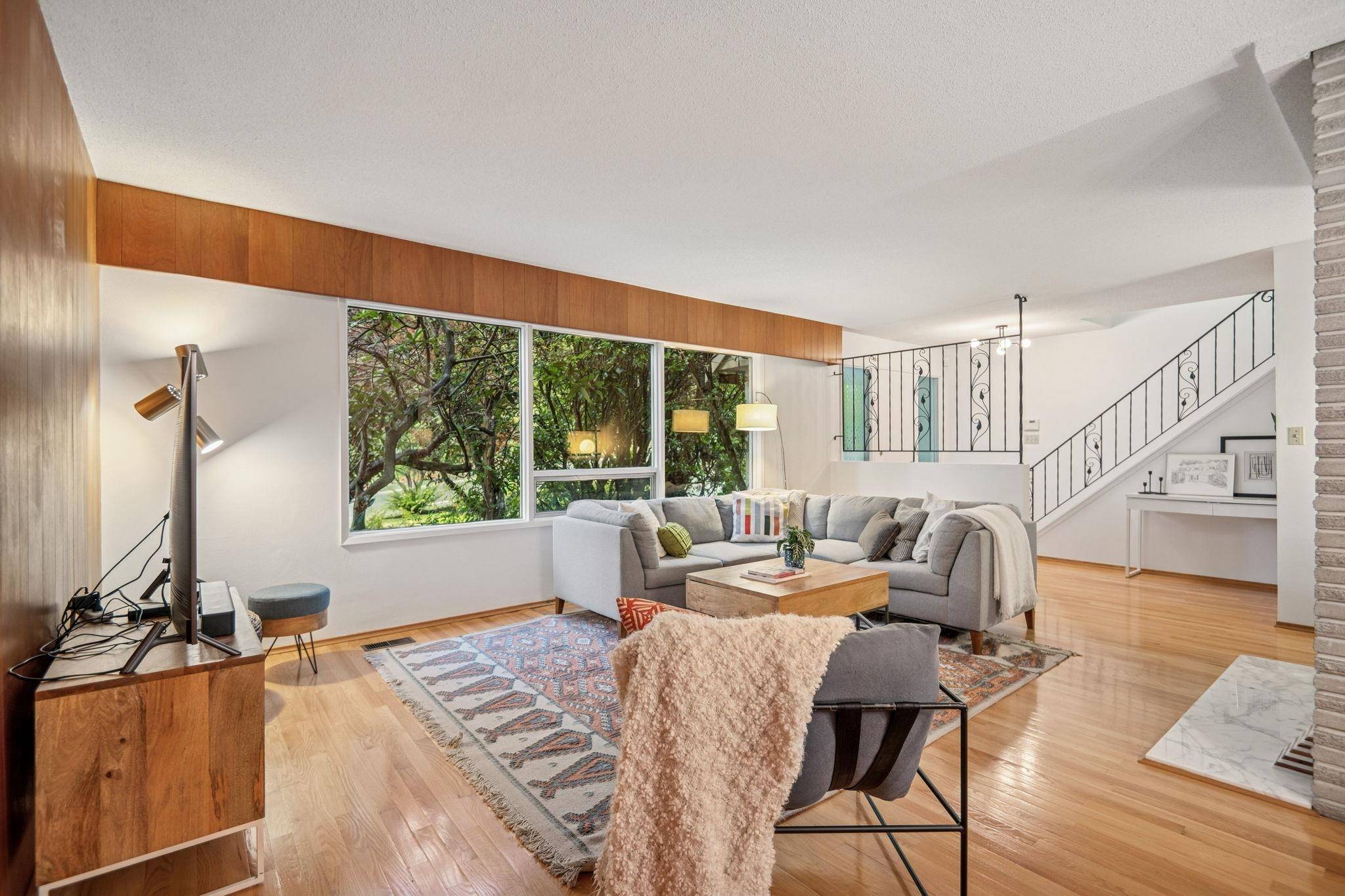 North Vancouver, BC V7J 3A3,2174 Hoskins RD