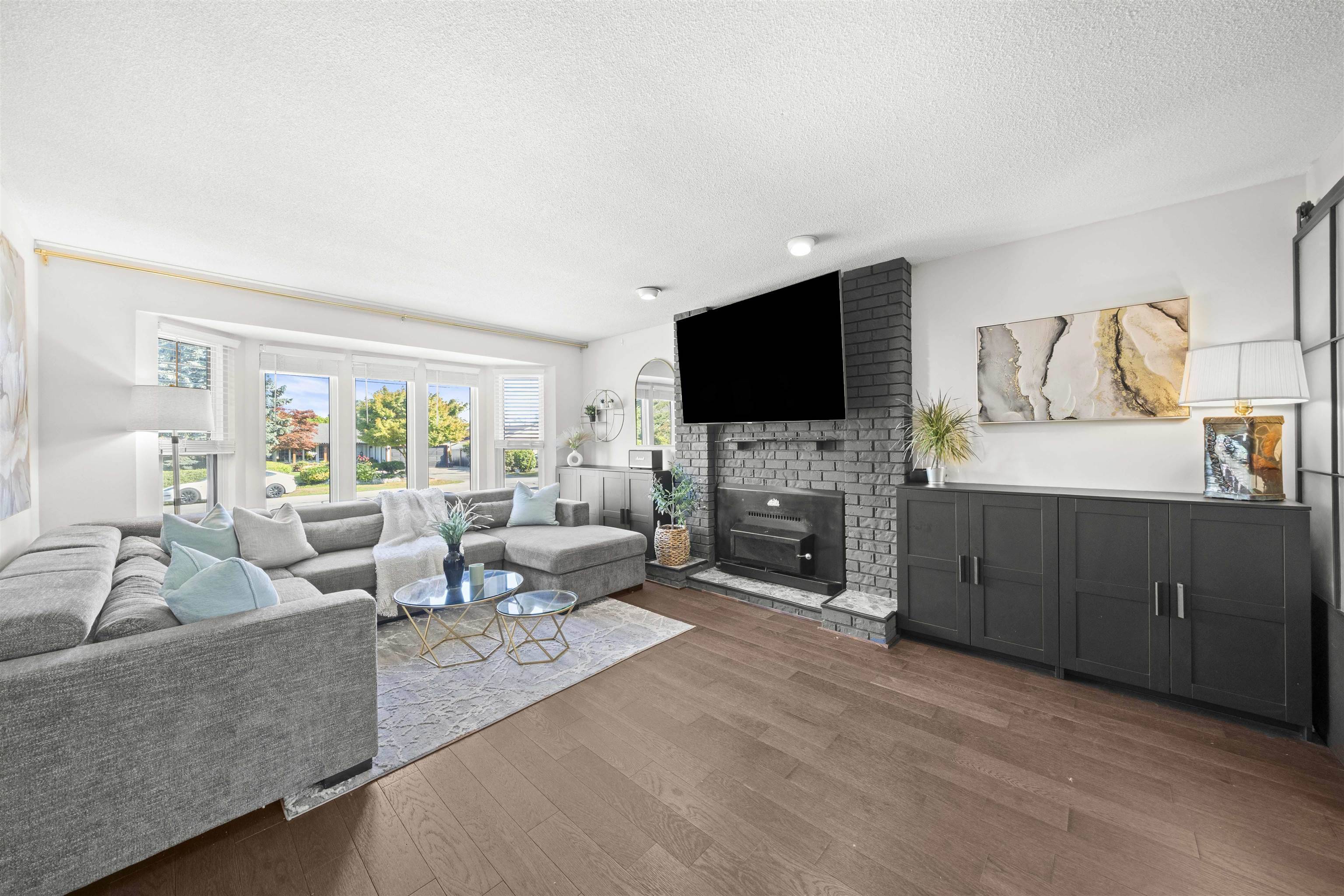 Delta, BC V4K 3A2,4939 Linden DR