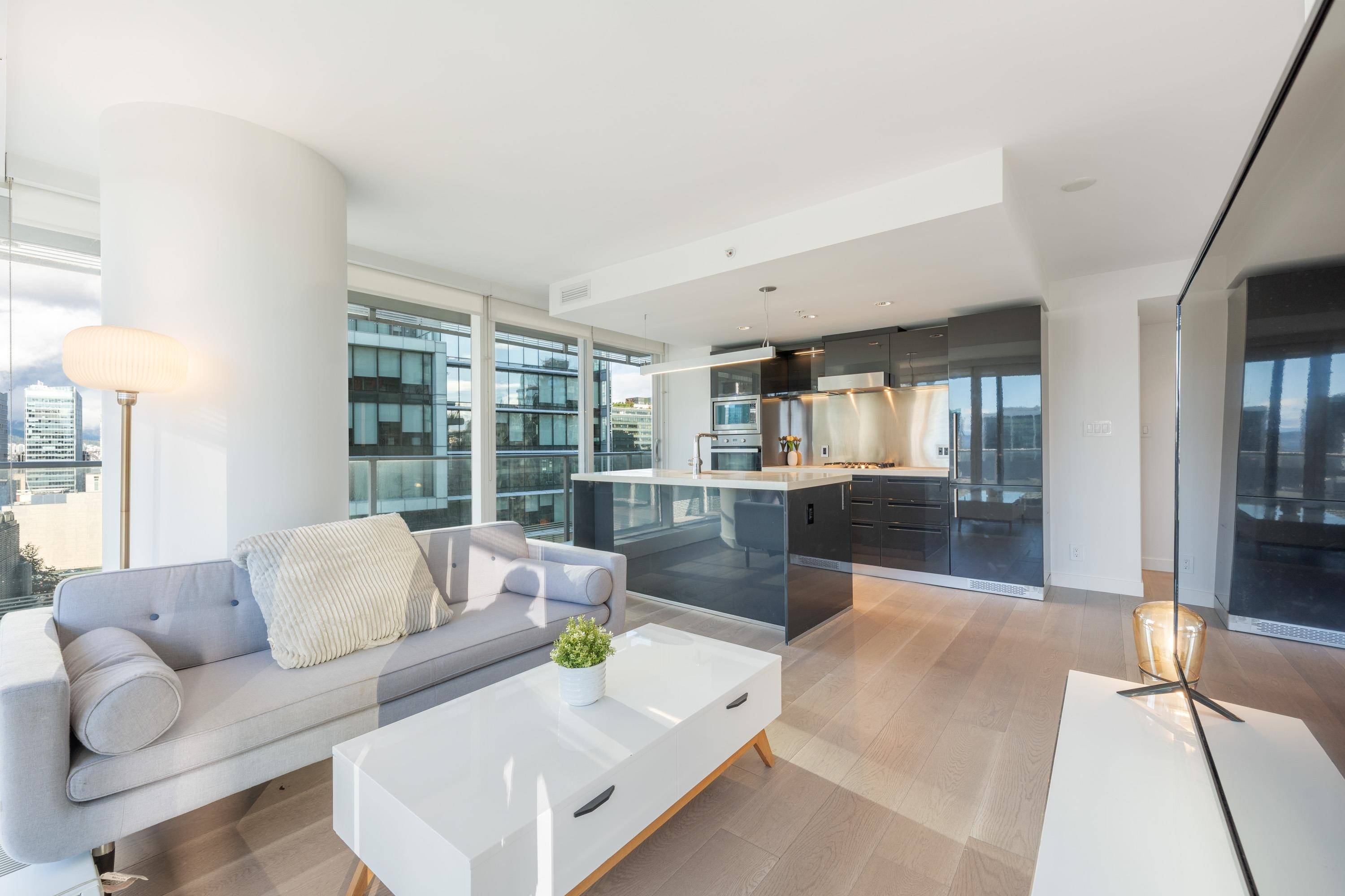 Vancouver, BC V6B 0M6,777 Richards ST #2006