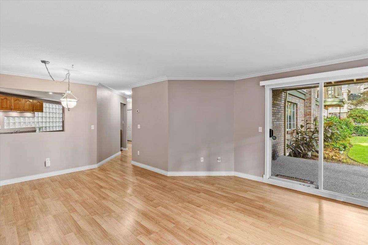 White Rock, BC V4B 4C3,1450 Merklin ST #107